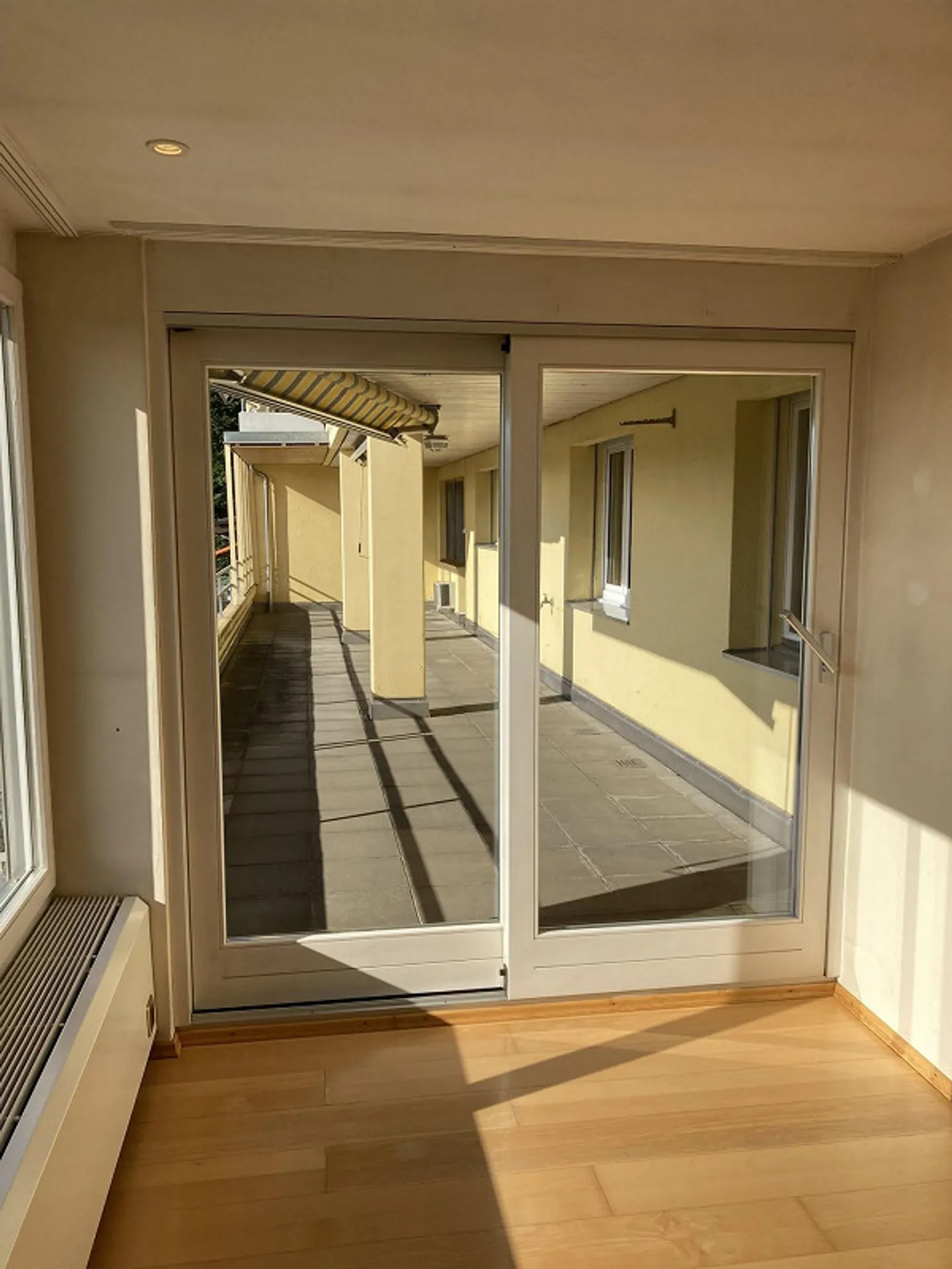 Traumhafte 6,0 Zimmer-Wohnung mit Wintergarten und grosser Terrasse - Photo 4 of 10