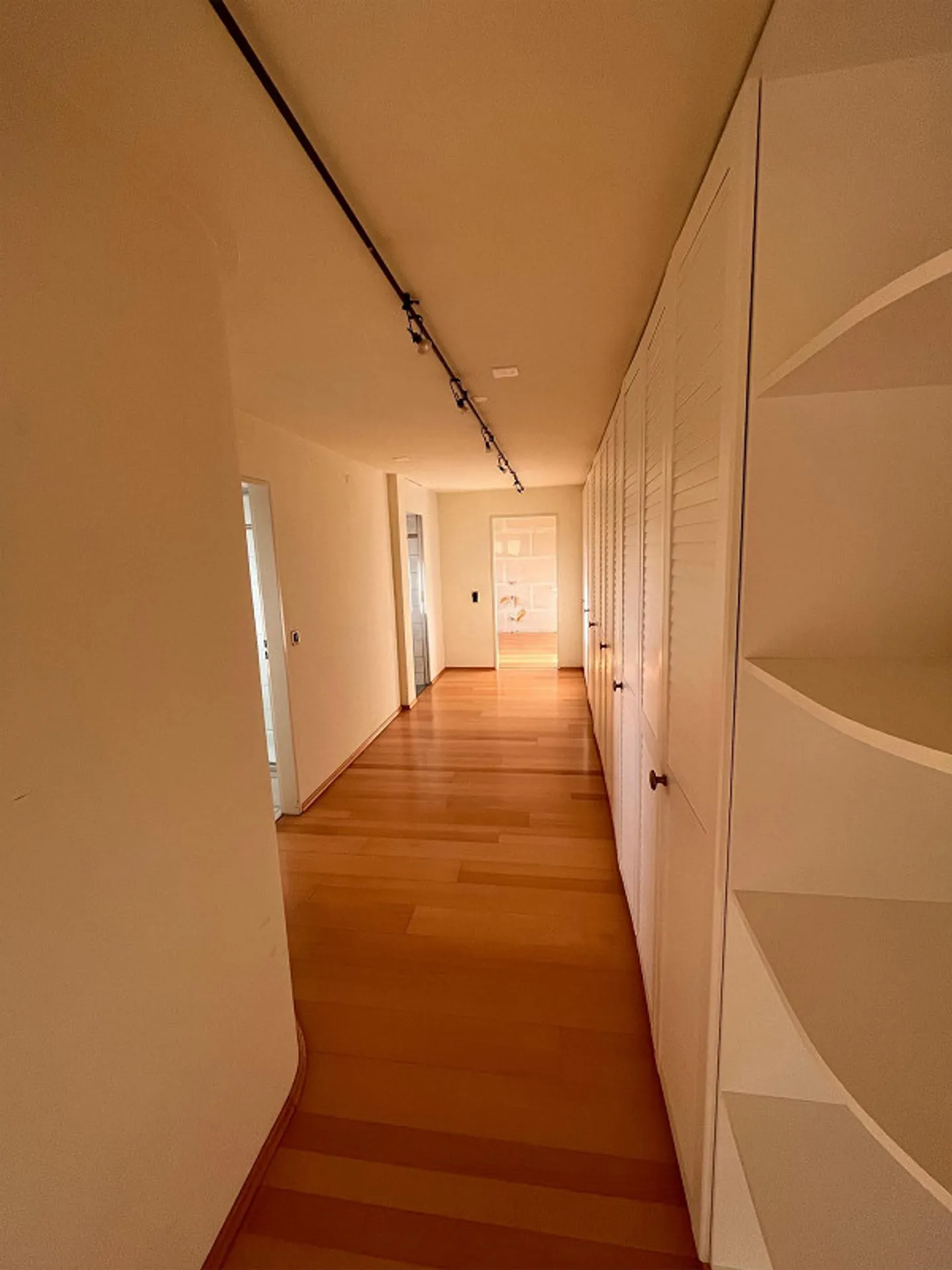 Traumhafte 6,0 Zimmer-Wohnung mit Wintergarten und grosser Terrasse - Photo 5 of 10