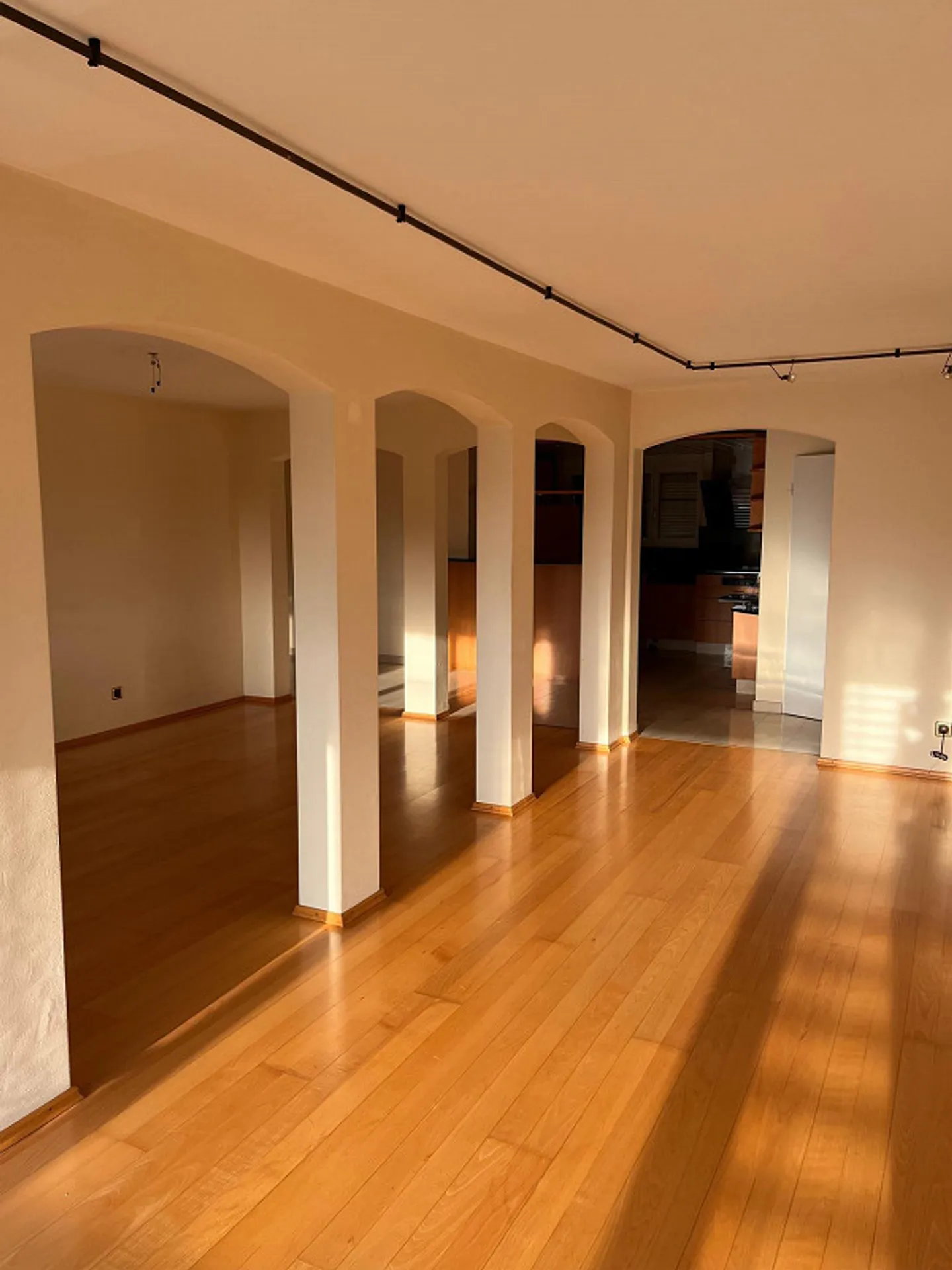 Traumhafte 6,0 Zimmer-Wohnung mit Wintergarten und grosser Terrasse - Photo 10 of 10