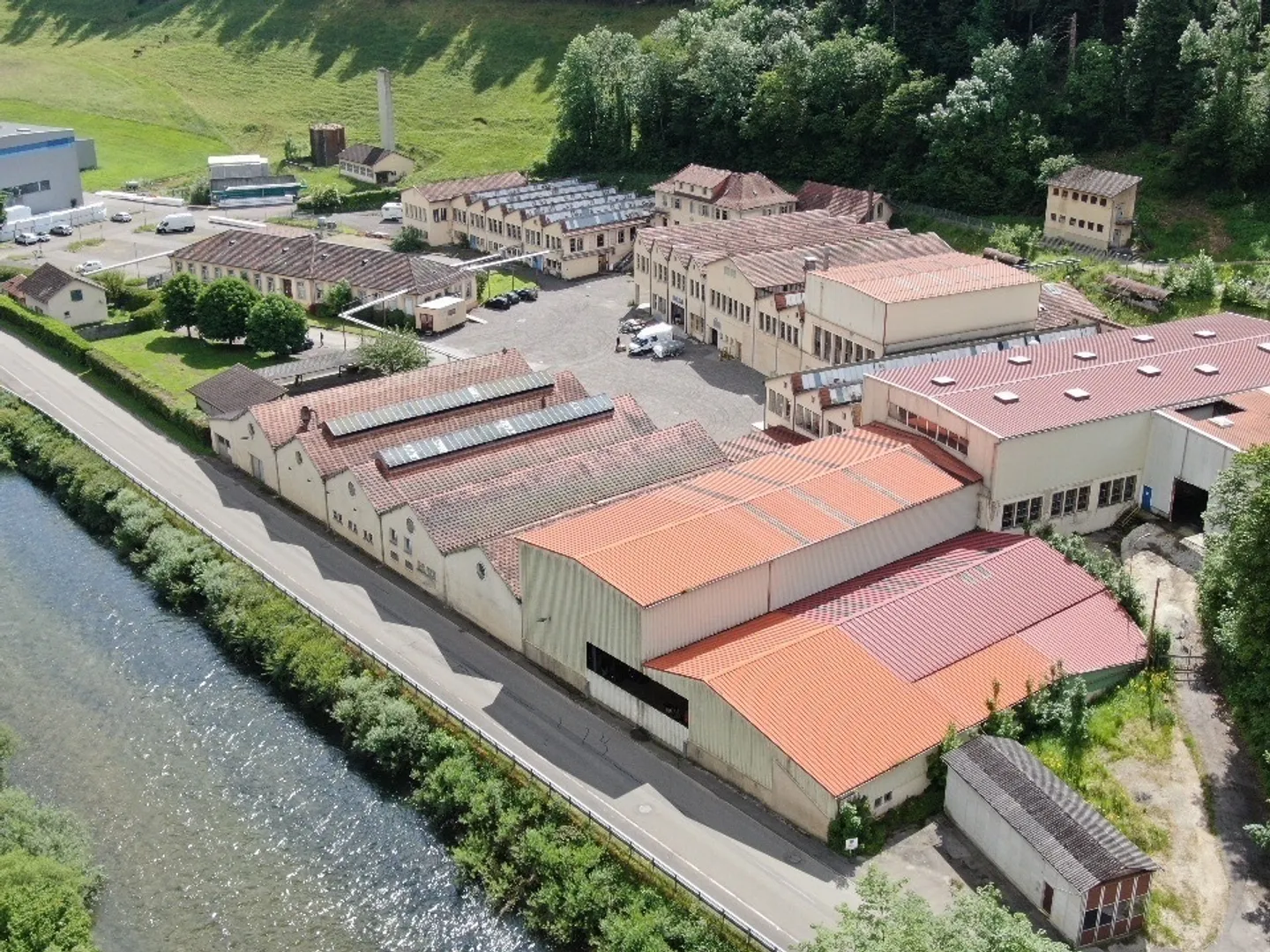 Zu vermieten: zwei Flächen von 450 m², eine davon mit einer Mezzanine von 200 m2 - Foto 1 von 1