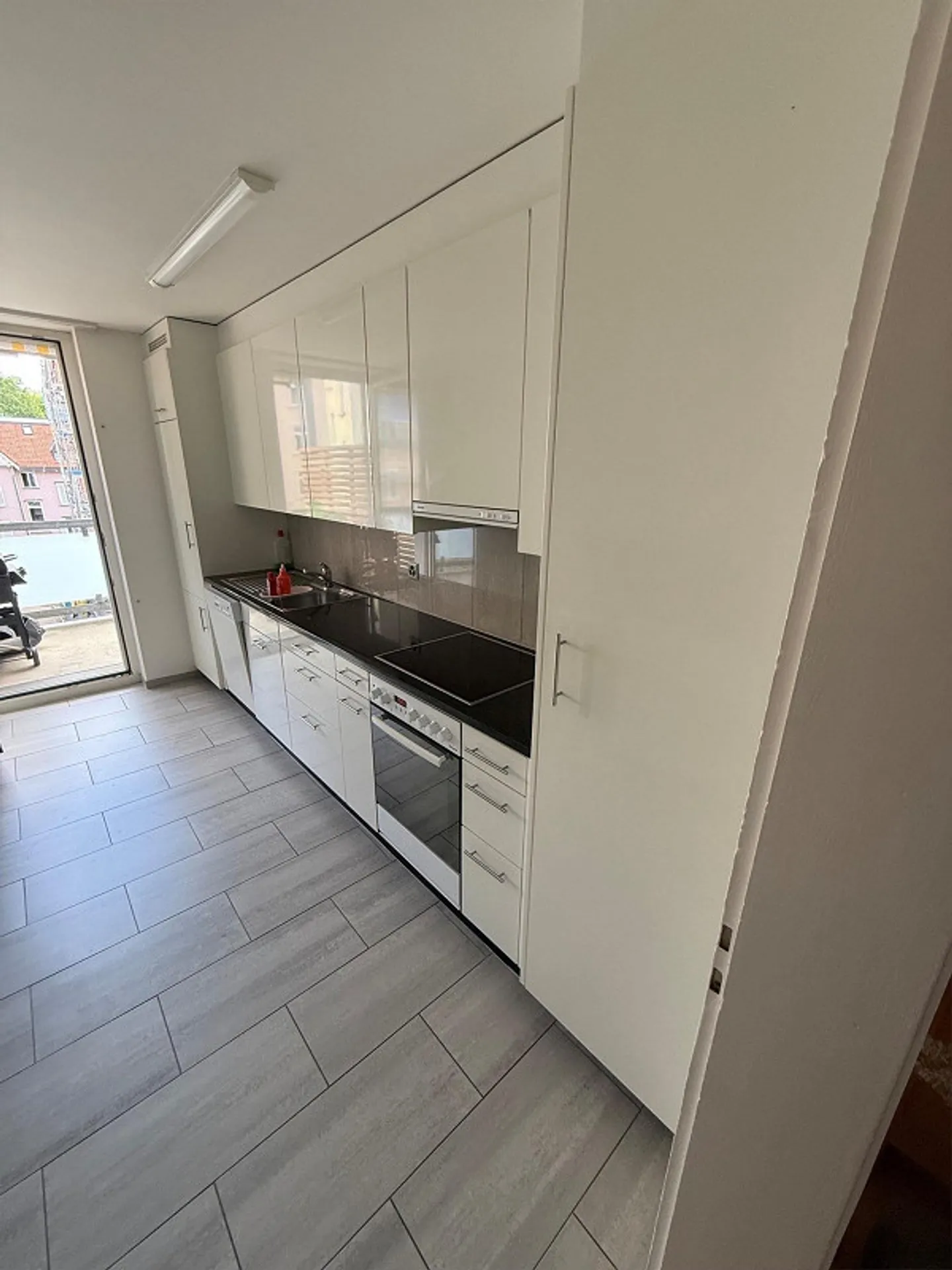 Charming 3.5 Room Apartment in the Lachen Quarter - Photo 2 of 8