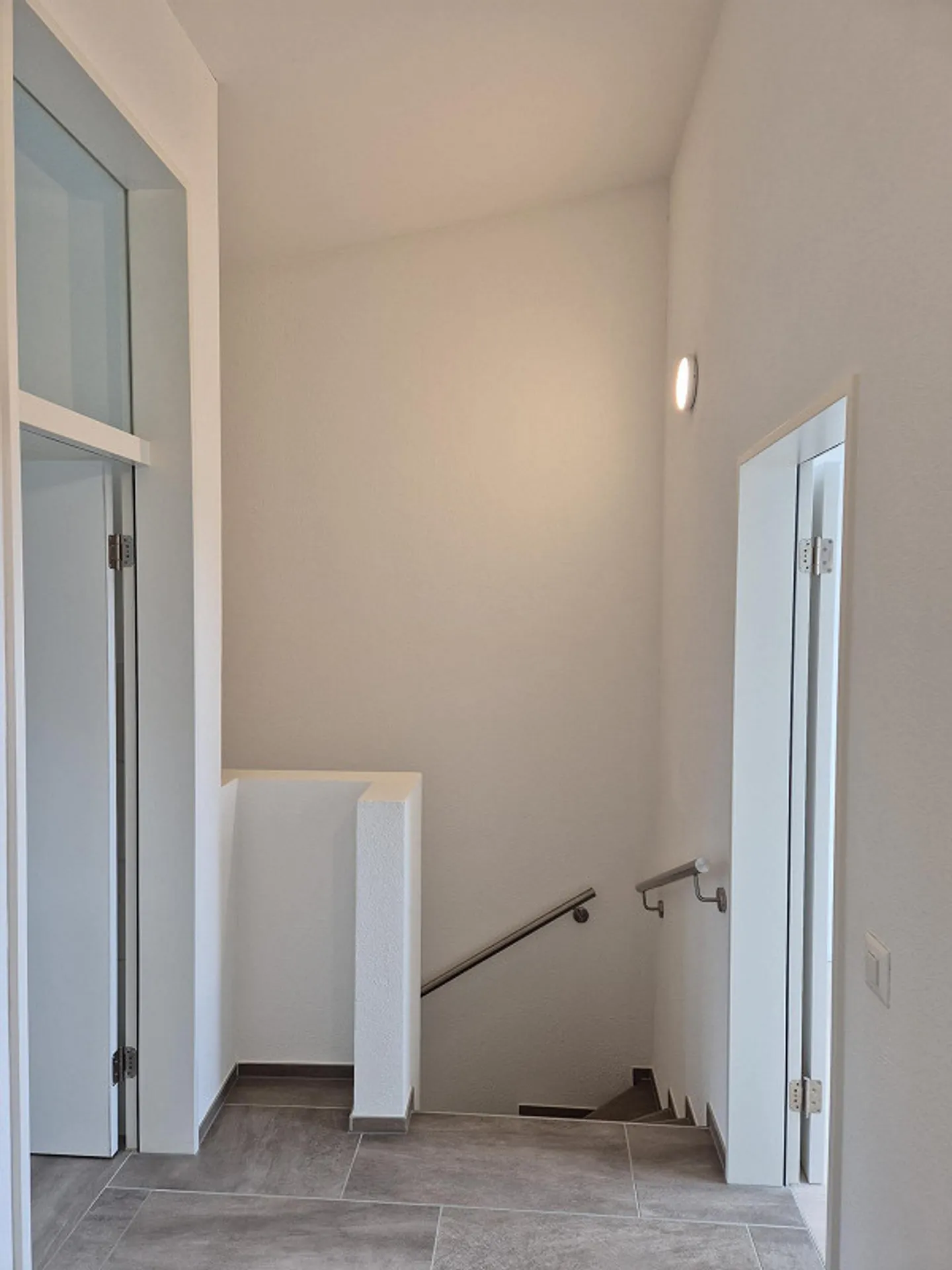 Moderna casa bifamiliare con vista in posizione tranquilla - Foto 12 di 29