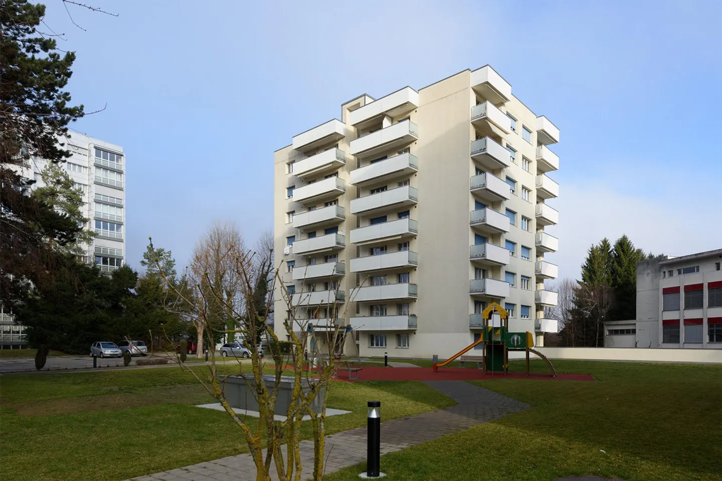 Appartement spacieux avec balcon - Photo 1 sur 3