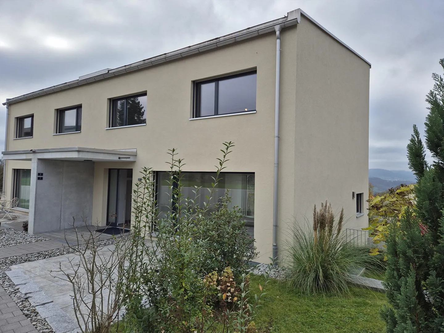 Moderna casa bifamiliare con vista in posizione tranquilla - Foto 3 di 29