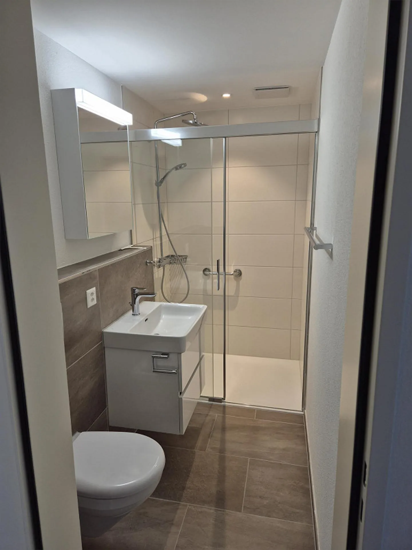 Moderna casa bifamiliare con vista in posizione tranquilla - Foto 24 di 29