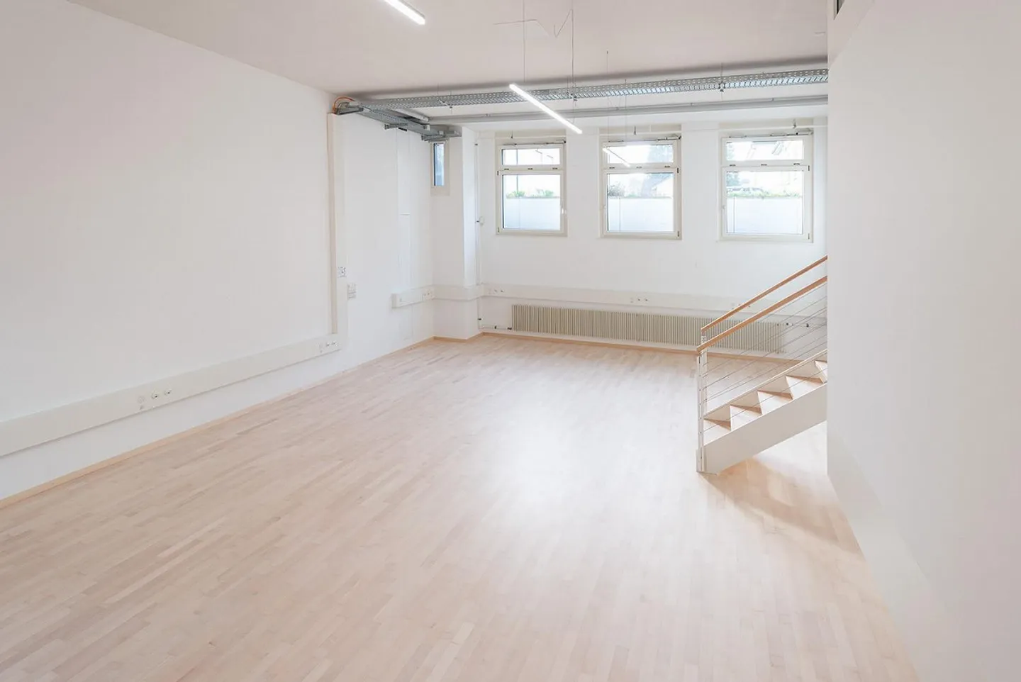 Bureau, atelier, showroom, salle de cours, WC séparé, hauteur de 4m magnifiquement aménagé - Photo 6 sur 13