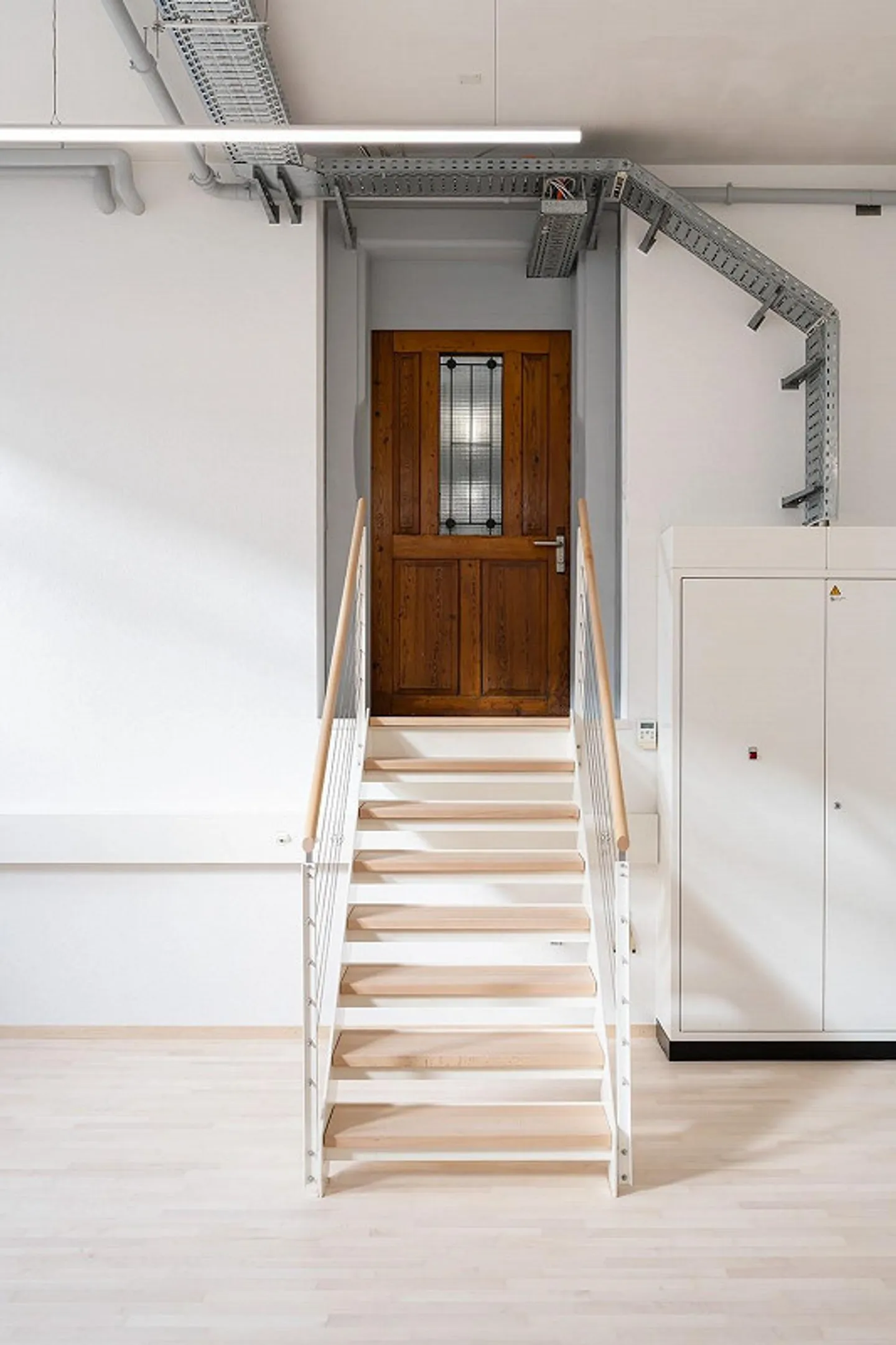 Bureau, atelier, showroom, salle de cours, WC séparé, hauteur de 4m magnifiquement aménagé - Photo 9 sur 13