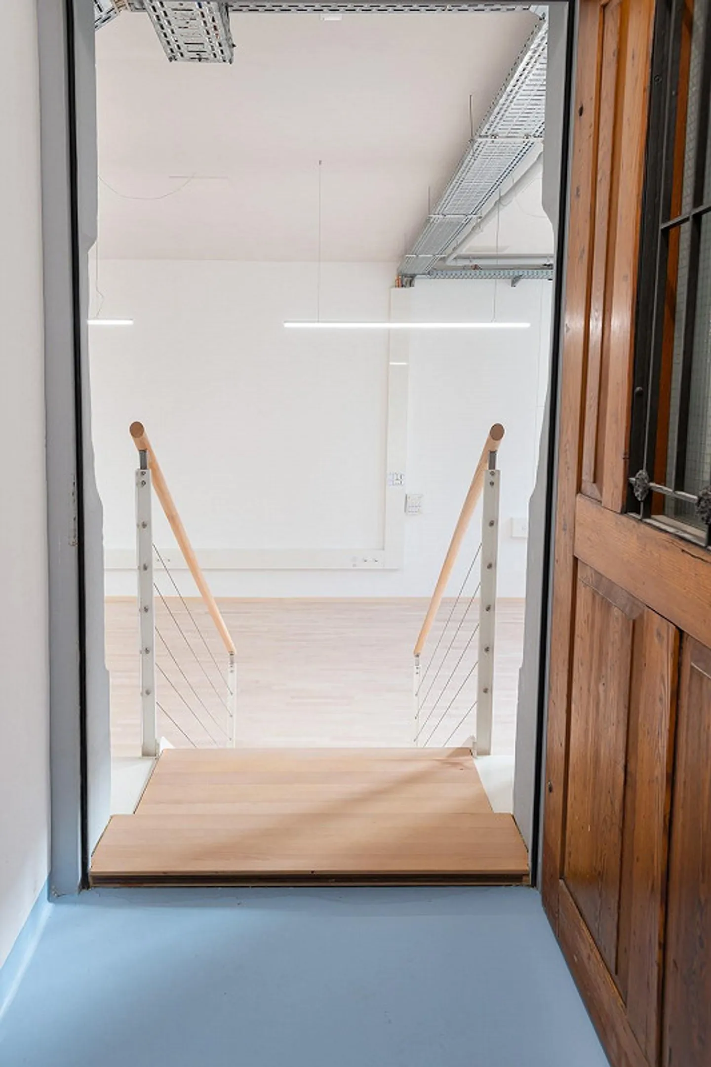 Bureau, atelier, showroom, salle de cours, WC séparé, hauteur de 4m magnifiquement aménagé - Photo 10 sur 13