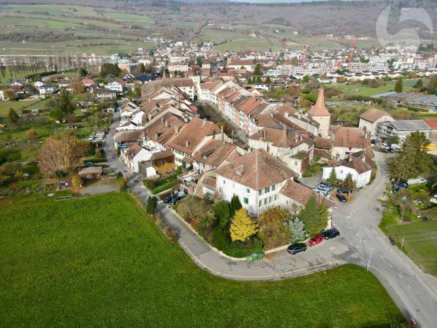 Beautiful high-end apartment in a contemporary building with clean lines! - Photo 9 of 10