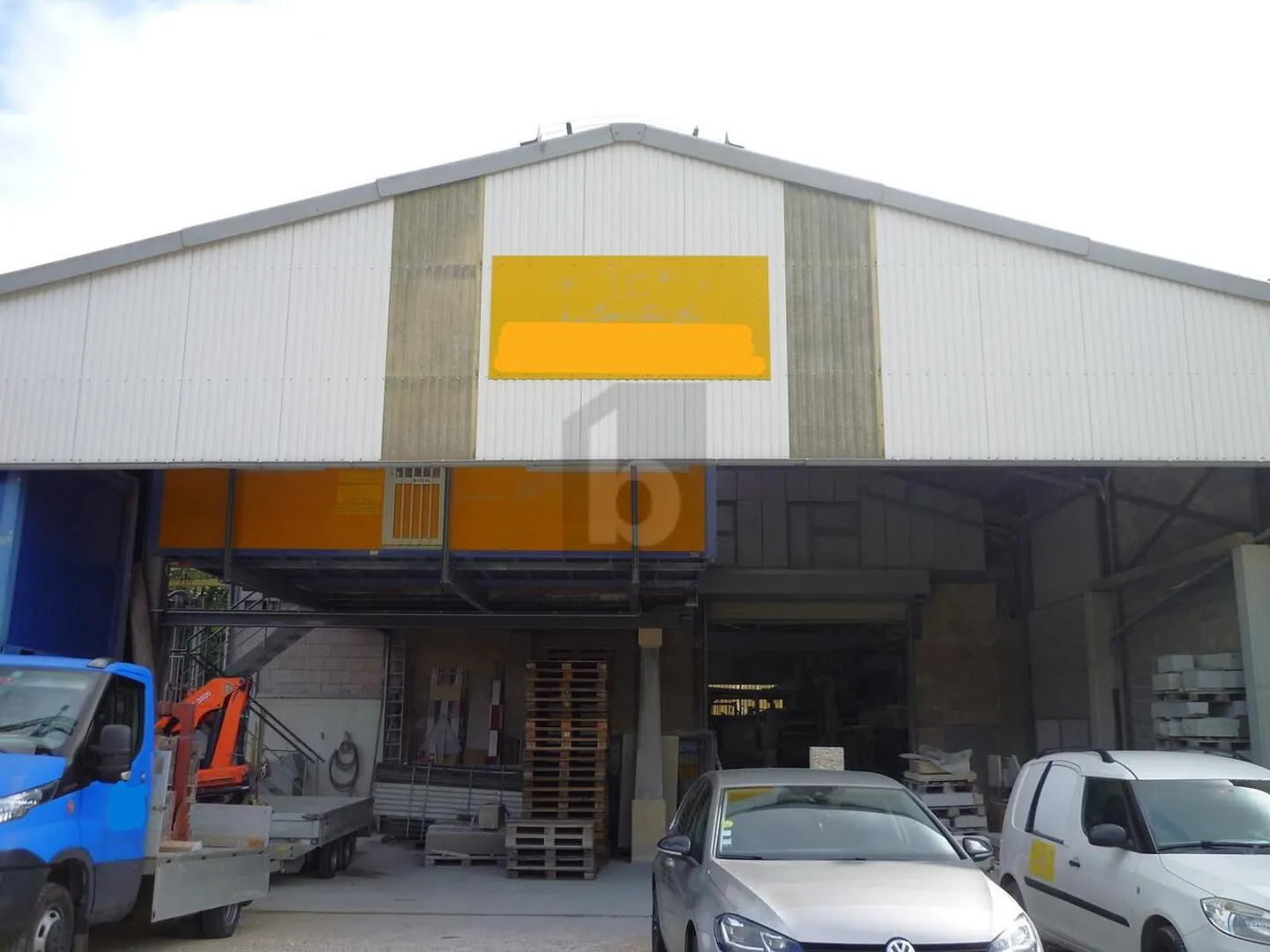 RARE HALLE, PRO UND STRATEGISCH - Foto 2 von 6