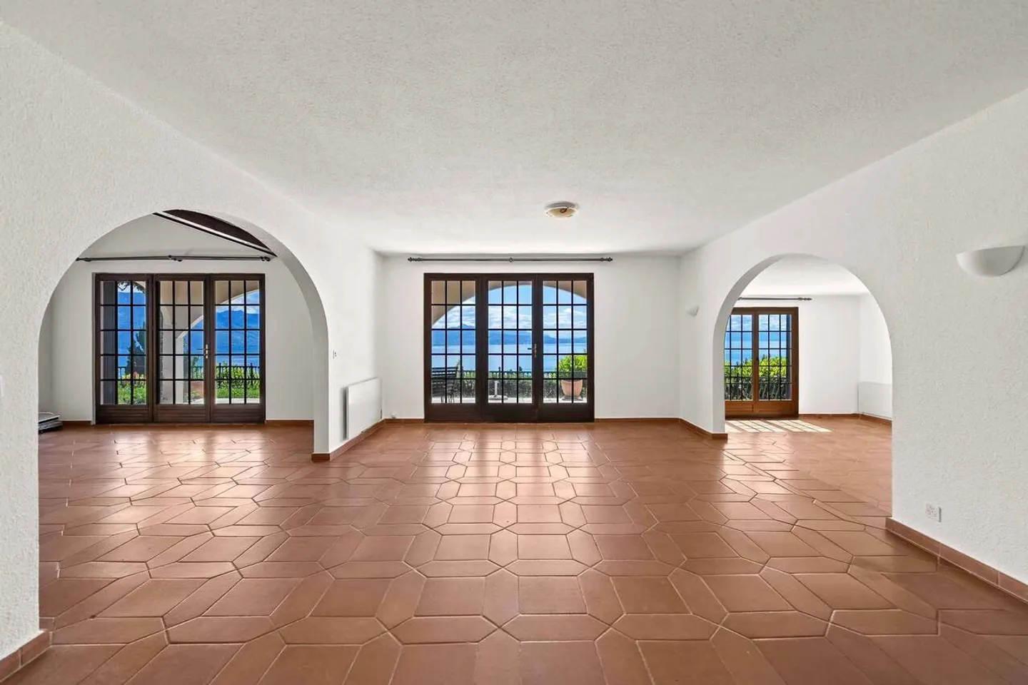 Stupenda Villa con Vista Lago - Foto 3 di 13