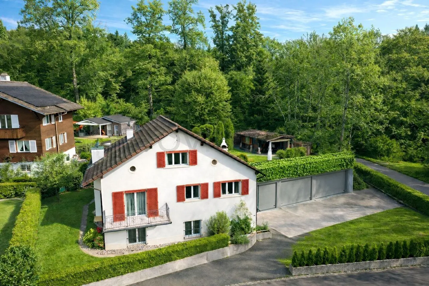 Ampia casa di 5,5 stanze con ampio terreno e garage di 140m² - Foto 1 di 13