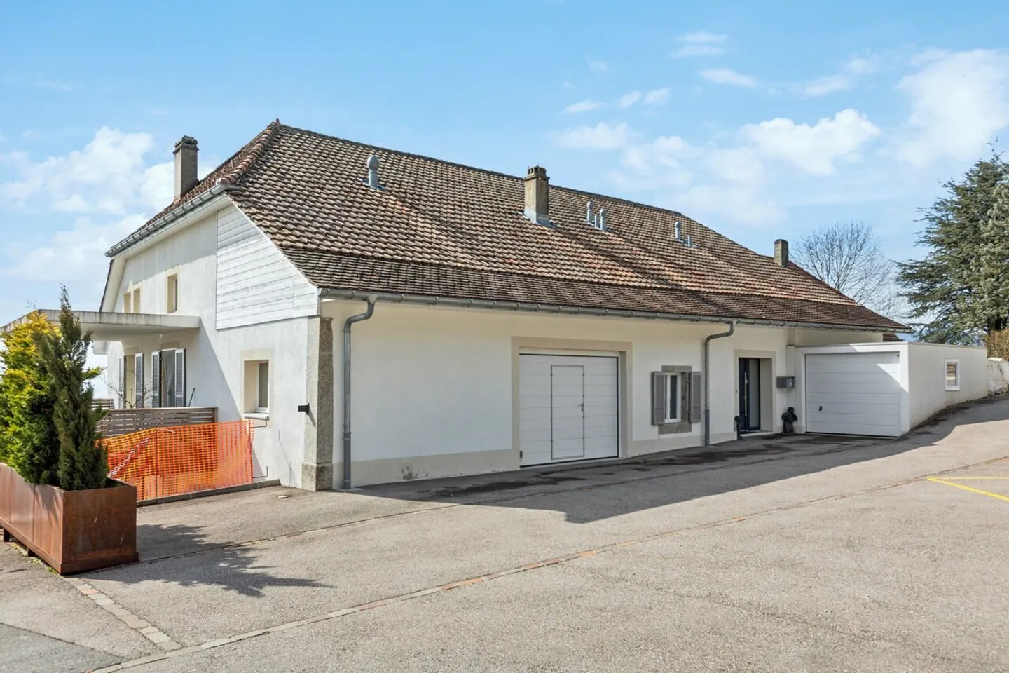 Magnificent renovated barn with 3 apartments! - Photo 6 of 6
