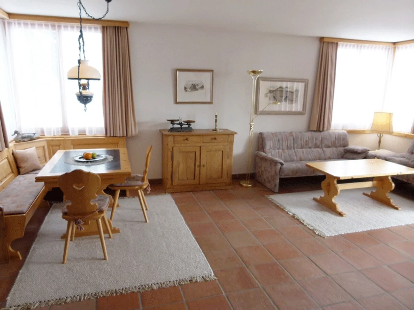 Large bright 2.5 room apartment furnished in a quiet, central location - Photo 3 of 13