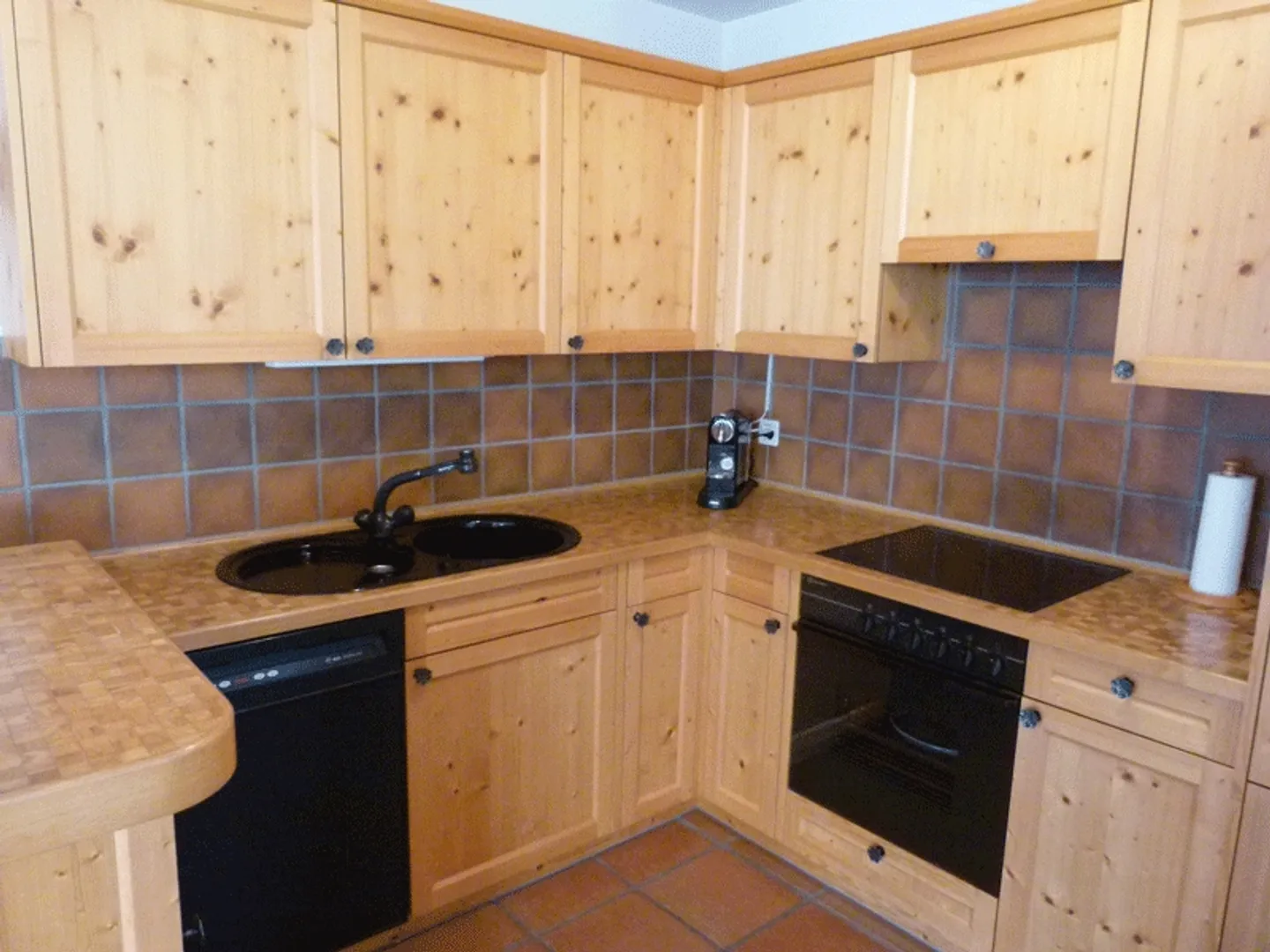 Large bright 2.5 room apartment furnished in a quiet, central location - Photo 6 of 13