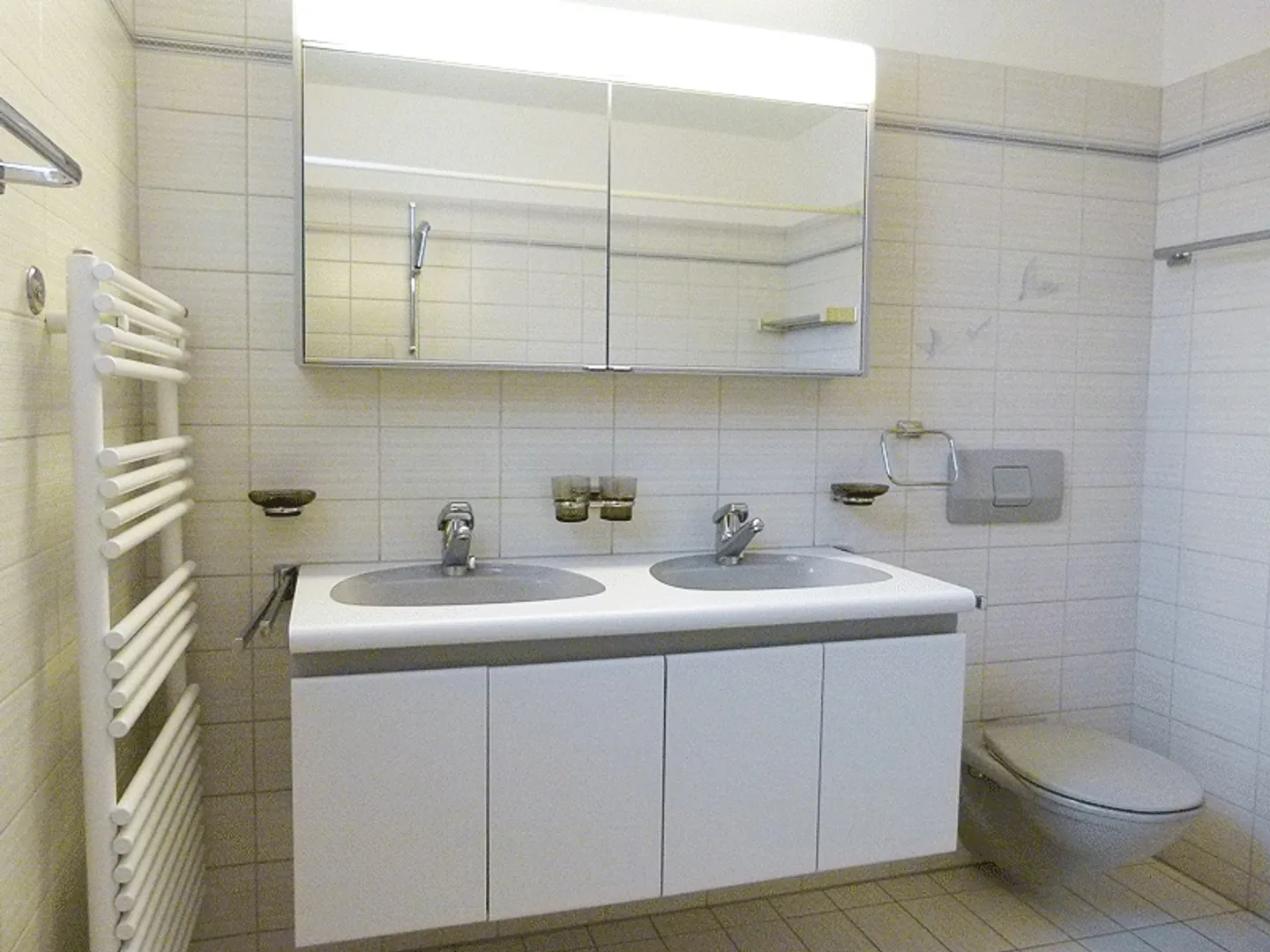 Large bright 2.5 room apartment furnished in a quiet, central location - Photo 12 of 13