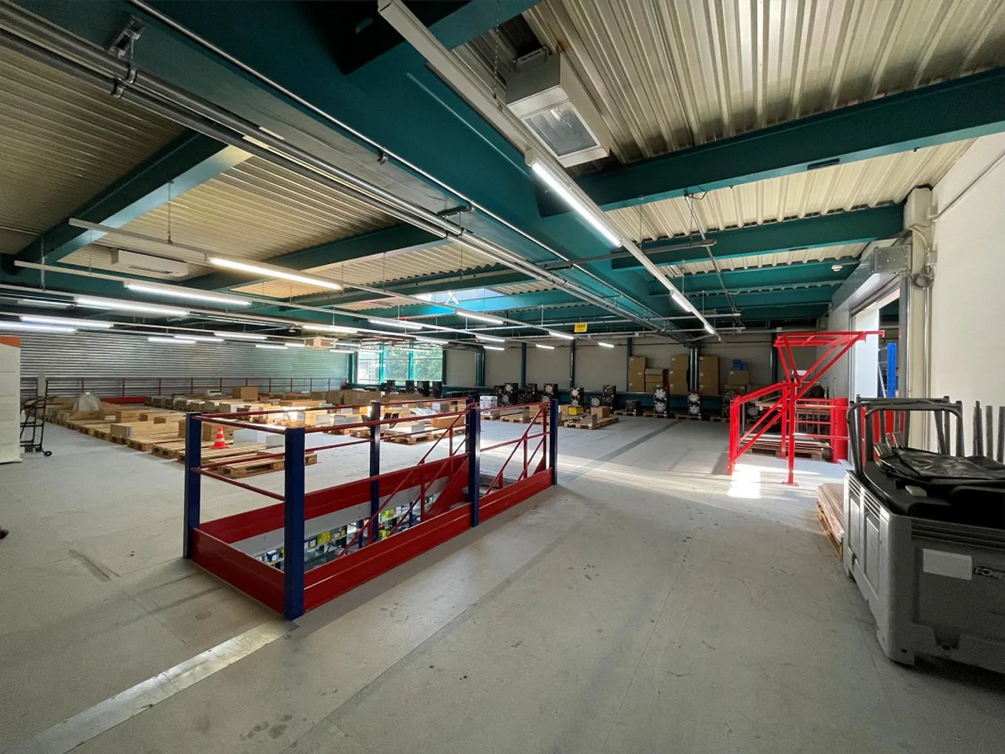 Spacious commercial and logistics area in a strategic location - Photo 8 of 15