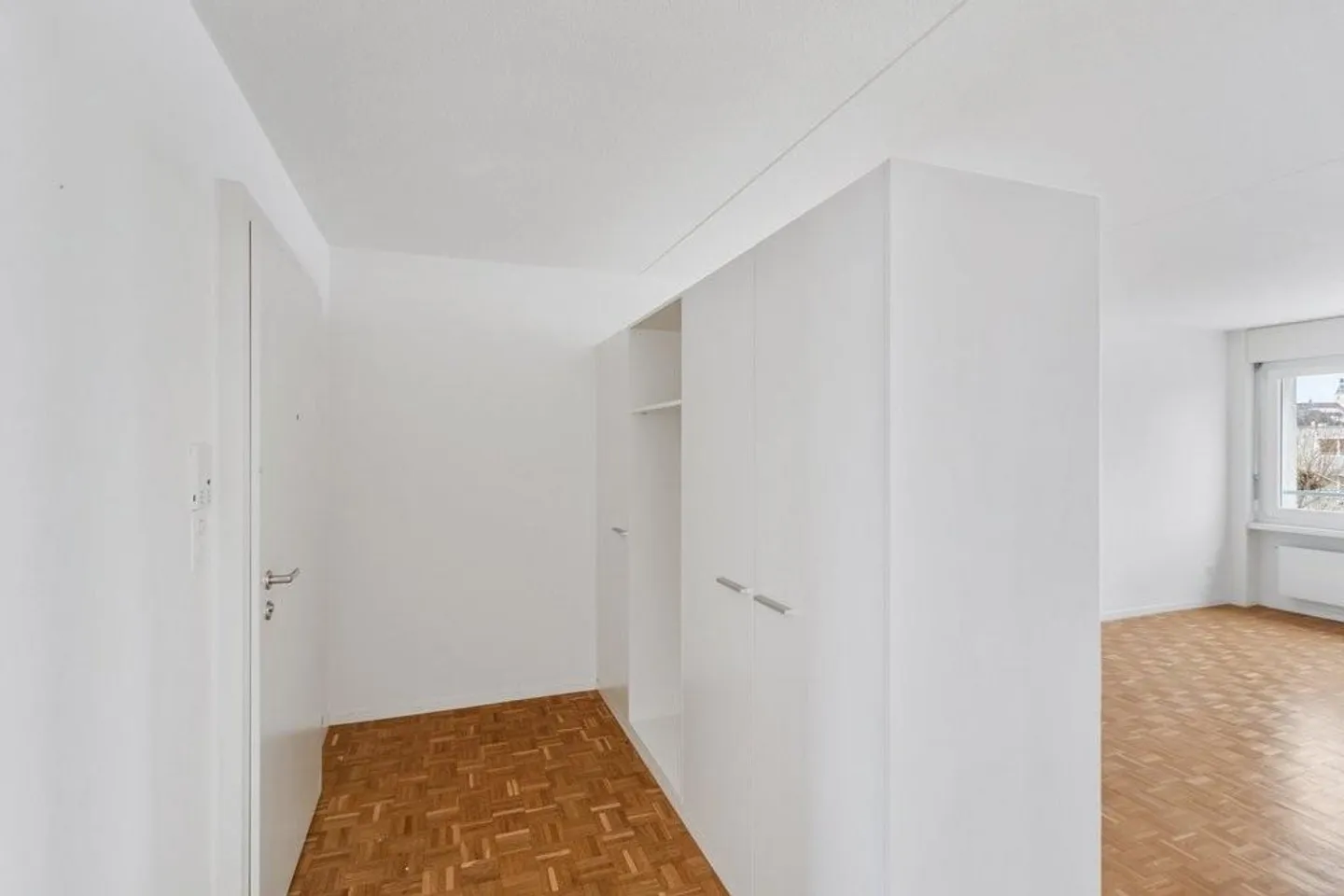 Your new home in a light-filled apartment! - Photo 4 of 8