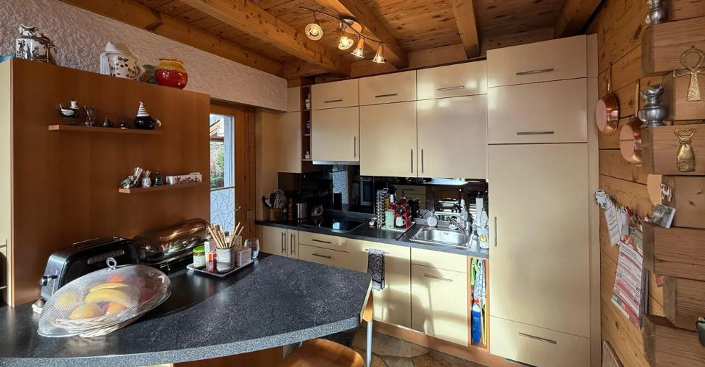 Family Chalet with Independent 3.5-Room Apartment for Sale in Chermignon d'en Haut - Bouillèt / Maze Area - Photo 3 of 13