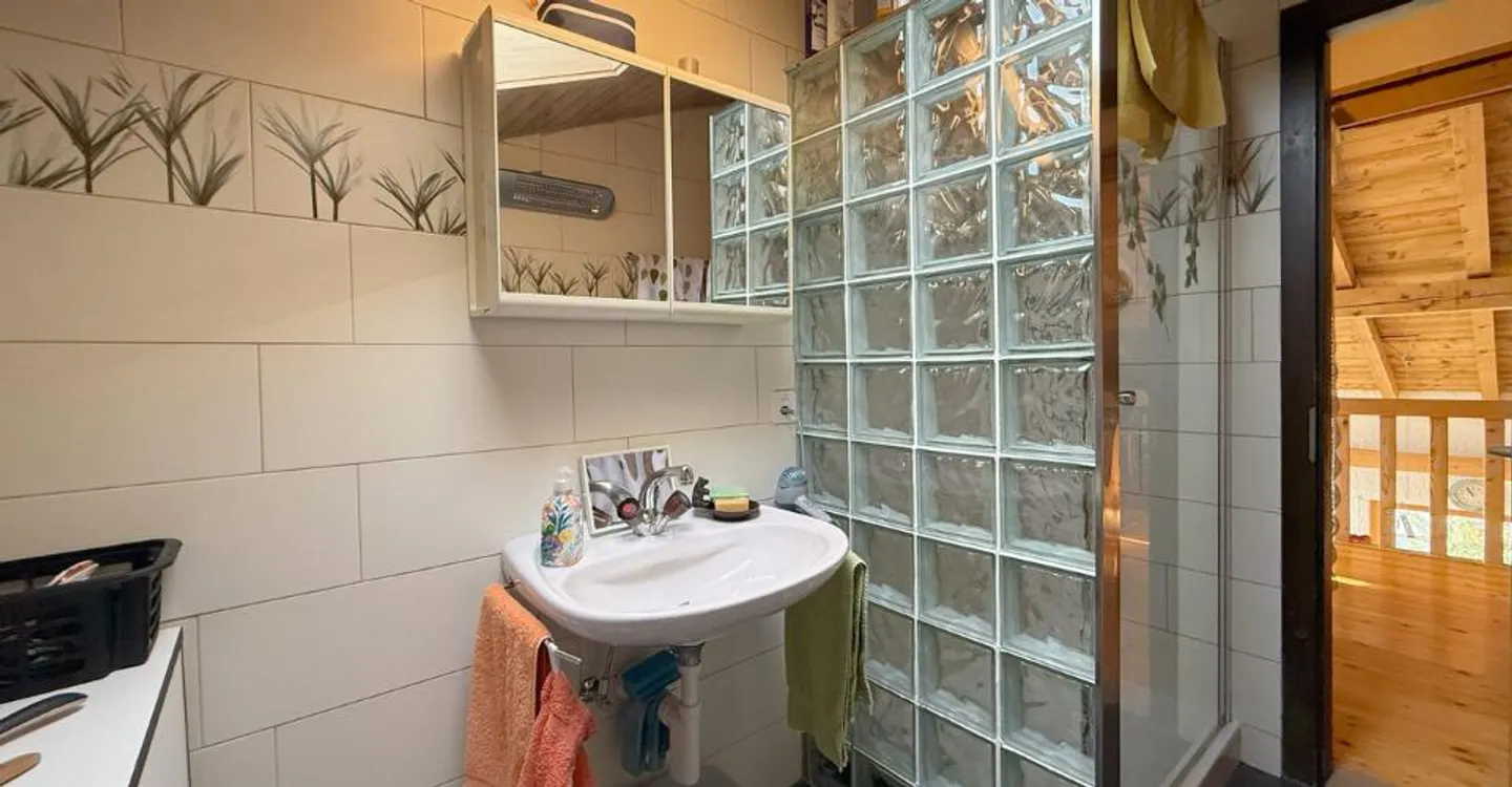 Family Chalet with Independent 3.5-Room Apartment for Sale in Chermignon d'en Haut - Bouillèt / Maze Area - Photo 9 of 13