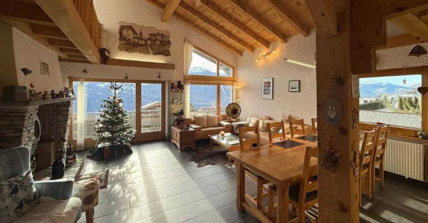 Family Chalet with Independent 3.5-Room Apartment for Sale in Chermignon d'en Haut - Bouillèt / Maze Area - Photo 1 of 13