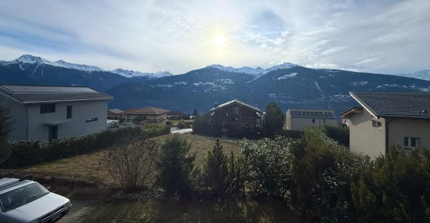 Family Chalet with Independent 3.5-Room Apartment for Sale in Chermignon d'en Haut - Bouillèt / Maze Area - Photo 10 of 13