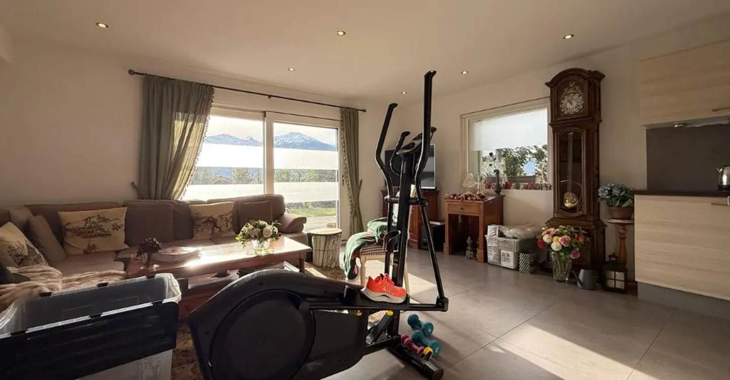 Family Chalet with Independent 3.5-Room Apartment for Sale in Chermignon d'en Haut - Bouillèt / Maze Area - Photo 11 of 13