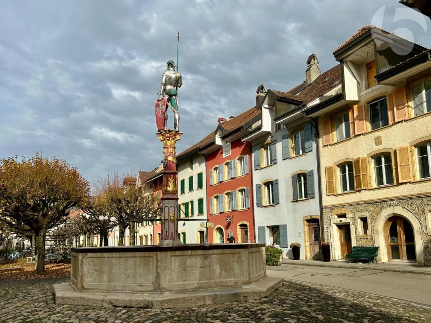 Beautiful high-end apartment in a contemporary building with clean lines! - Photo 10 of 10