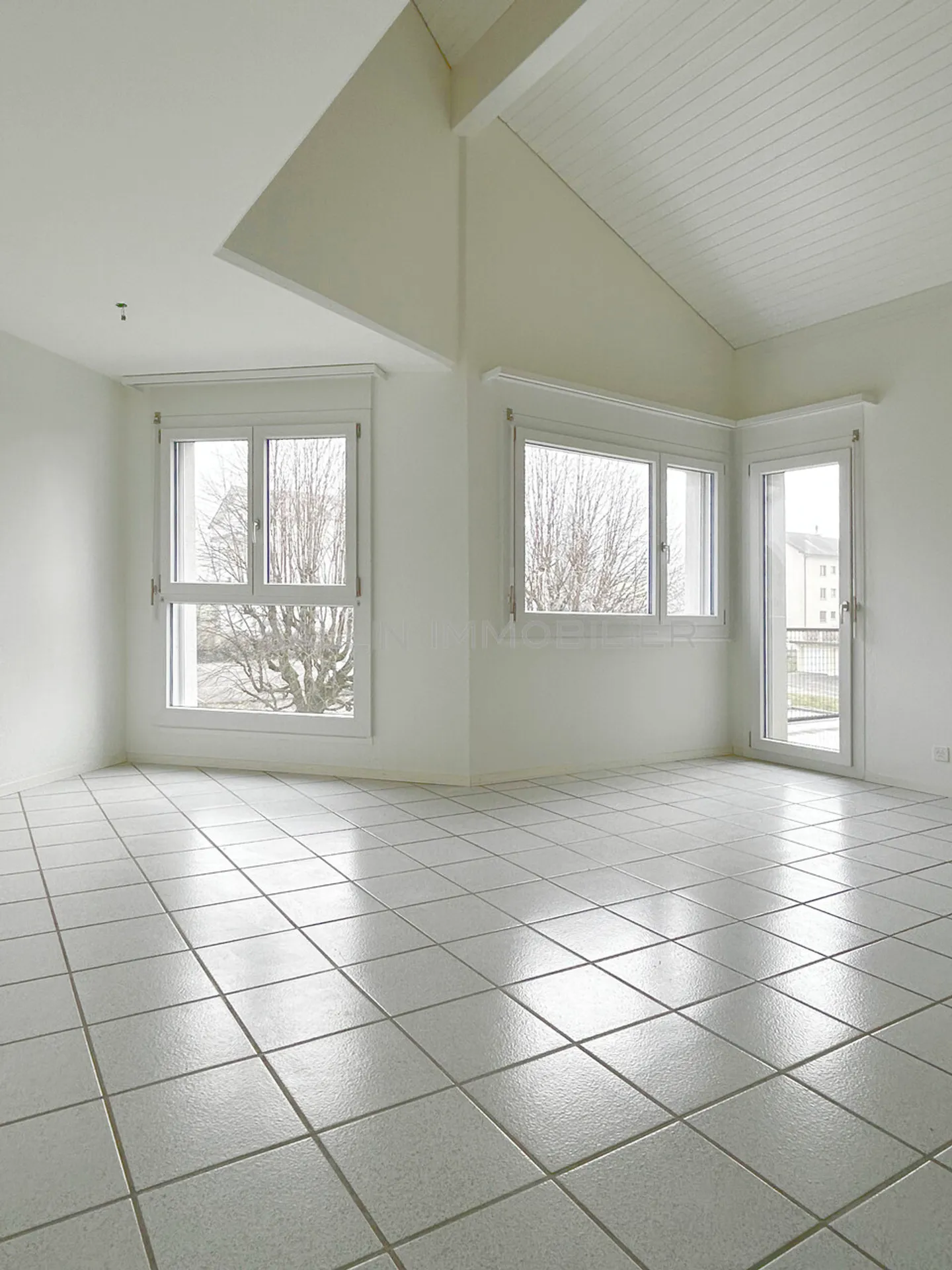 Apartment with 4½ rooms in the attic - Photo 4 of 13