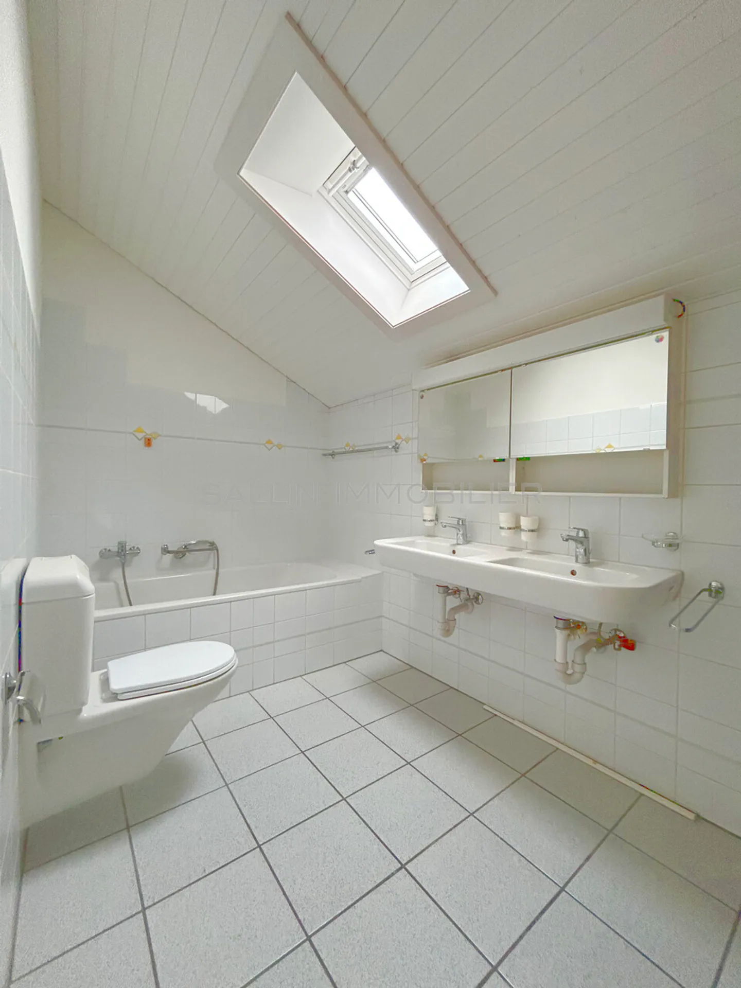 Apartment with 4½ rooms in the attic - Photo 9 of 13