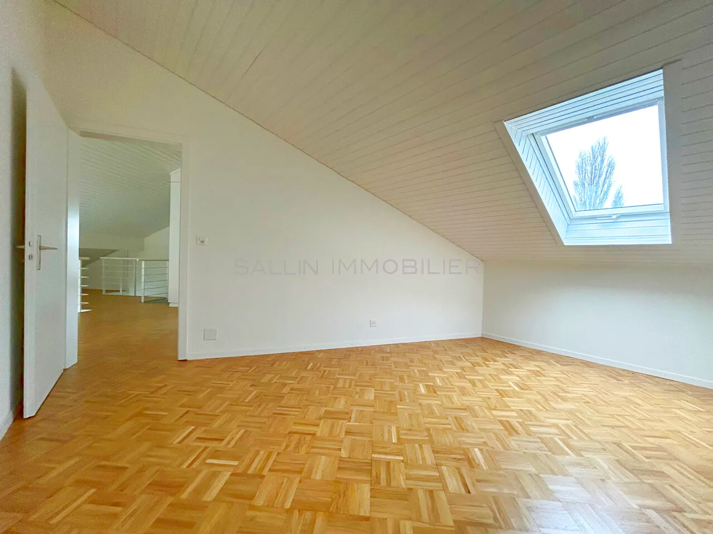 Apartment with 4½ rooms in the attic - Photo 7 of 13