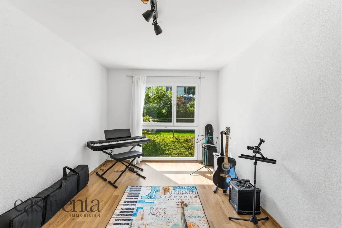 Spacious Family Duplex Home - Photo 11 of 24