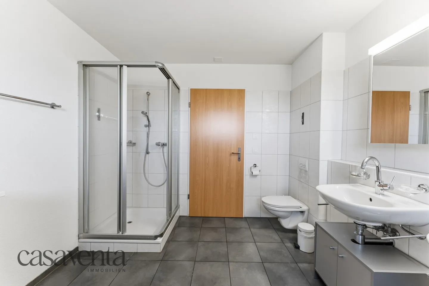 Spacious Family Duplex Home - Photo 14 of 24