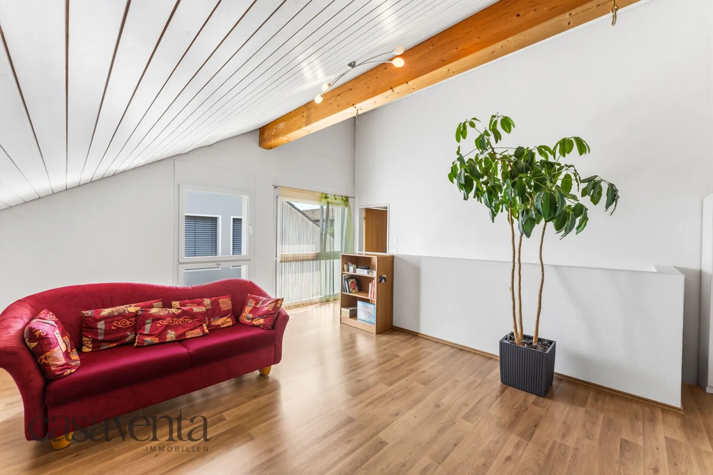 Spacious Family Duplex Home - Photo 16 of 24