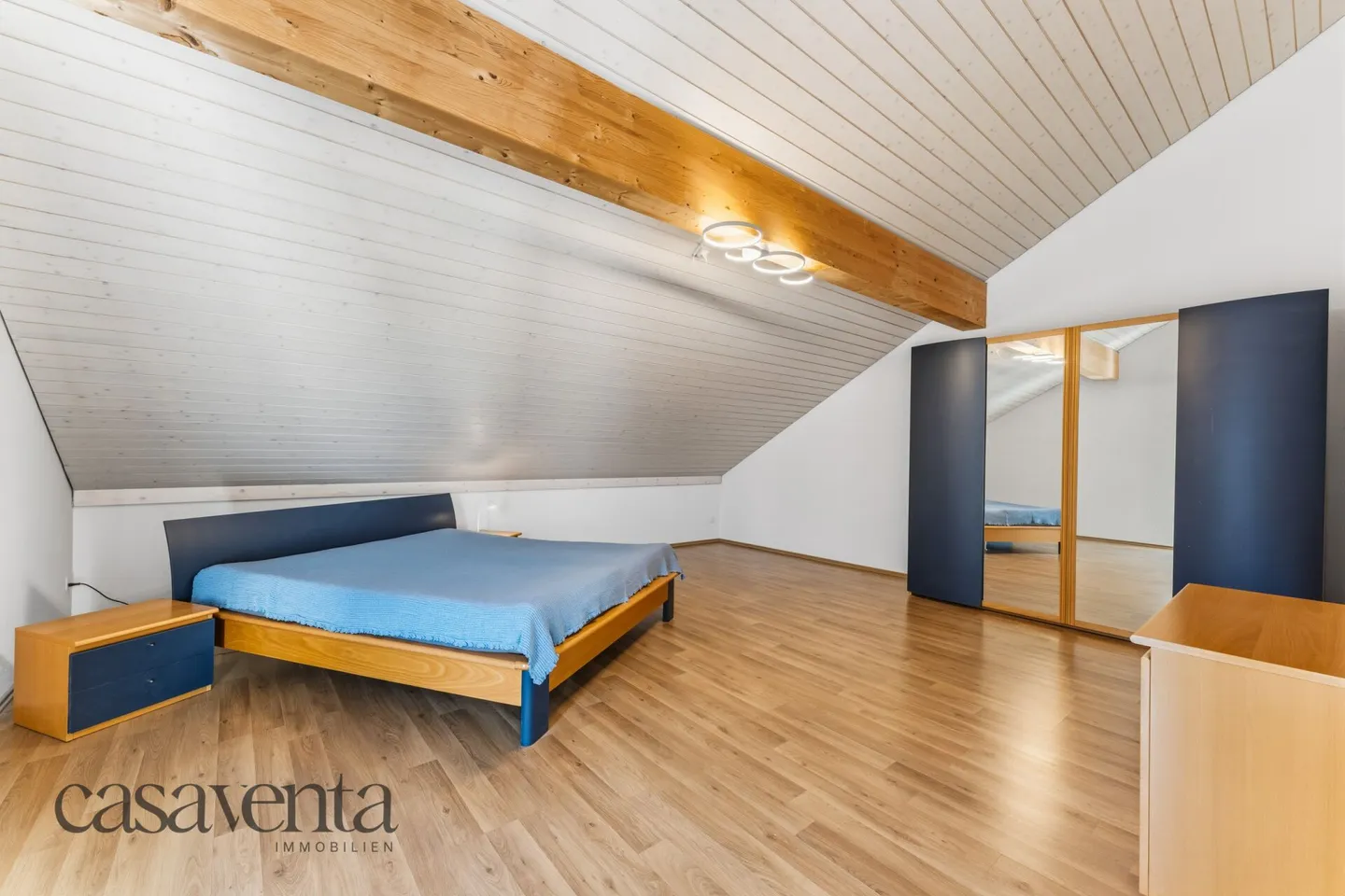 Spacious Family Duplex Home - Photo 17 of 24