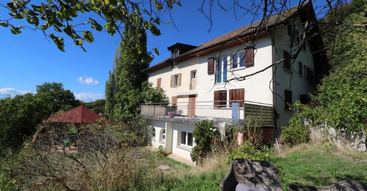 BUILDING OF 4 APARTMENTS TO RENOVATE WITH EXCEPTIONAL PANORAMIC VIEW OF LAKE LEMAN AND THE ALPS - Photo 3 of 12
