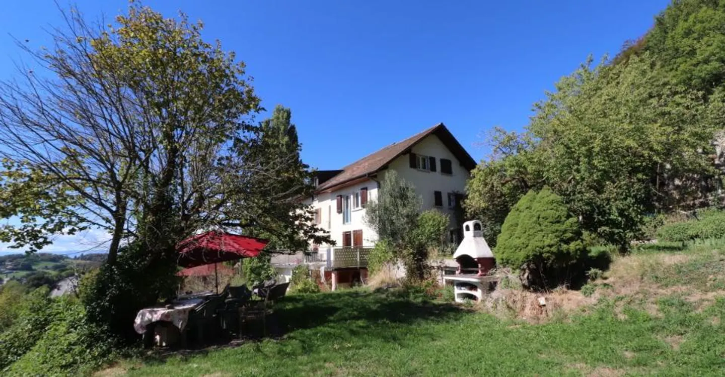 BUILDING OF 4 APARTMENTS TO RENOVATE WITH EXCEPTIONAL PANORAMIC VIEW OF LAKE LEMAN AND THE ALPS - Photo 4 of 12
