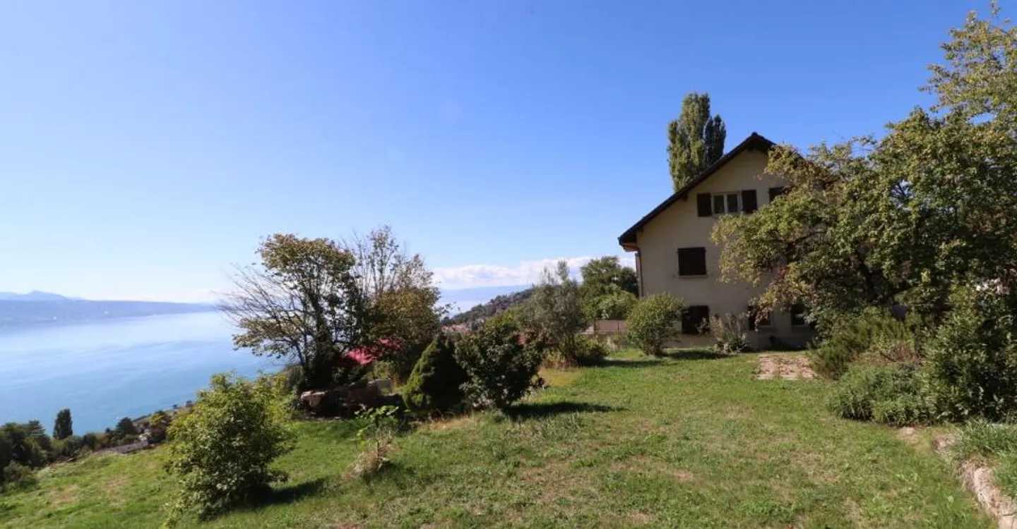 BUILDING OF 4 APARTMENTS TO RENOVATE WITH EXCEPTIONAL PANORAMIC VIEW OF LAKE LEMAN AND THE ALPS - Photo 5 of 12