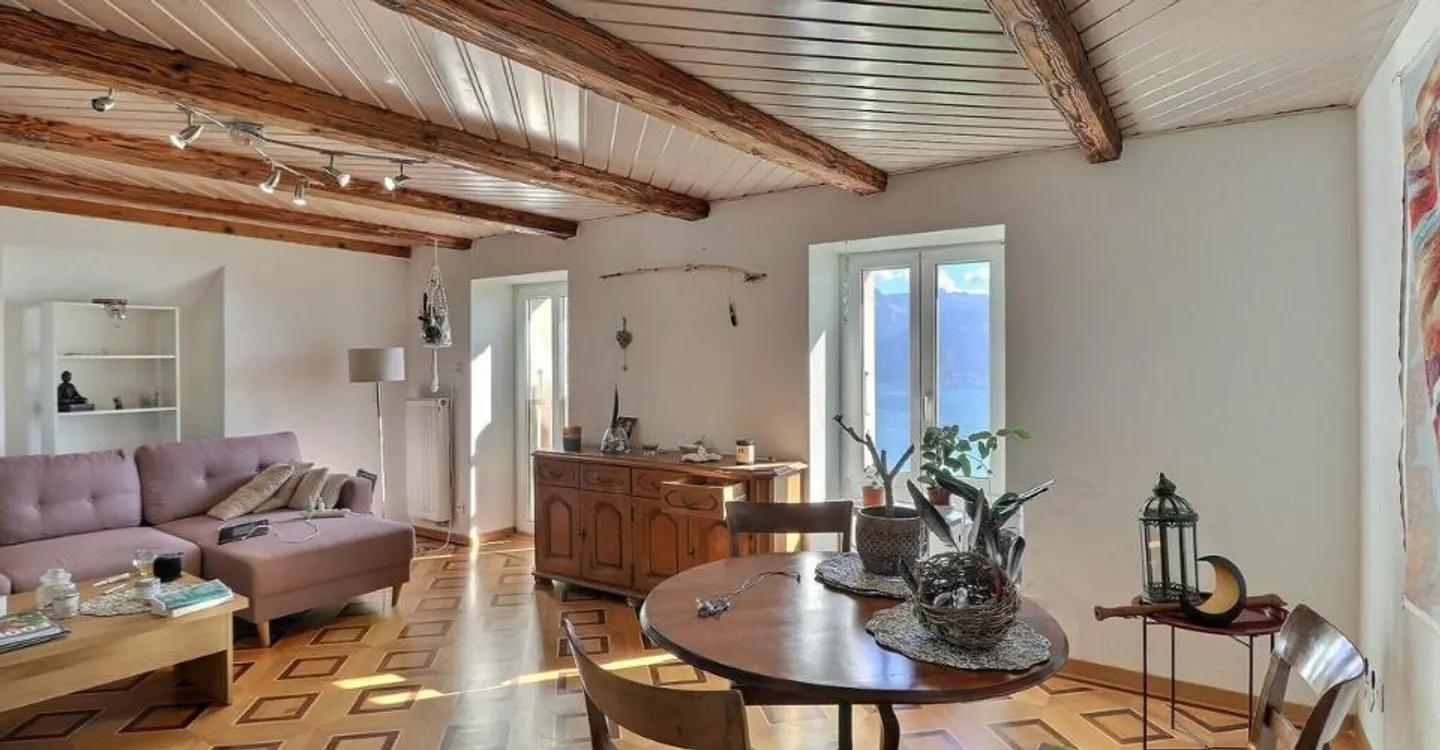 BUILDING OF 4 APARTMENTS TO RENOVATE WITH EXCEPTIONAL PANORAMIC VIEW OF LAKE LEMAN AND THE ALPS - Photo 7 of 12