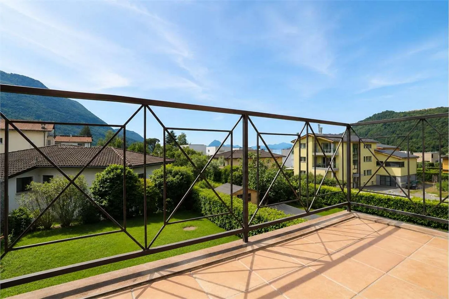 Villa con 3 camere e giardino a Dino - Foto 10 di 13