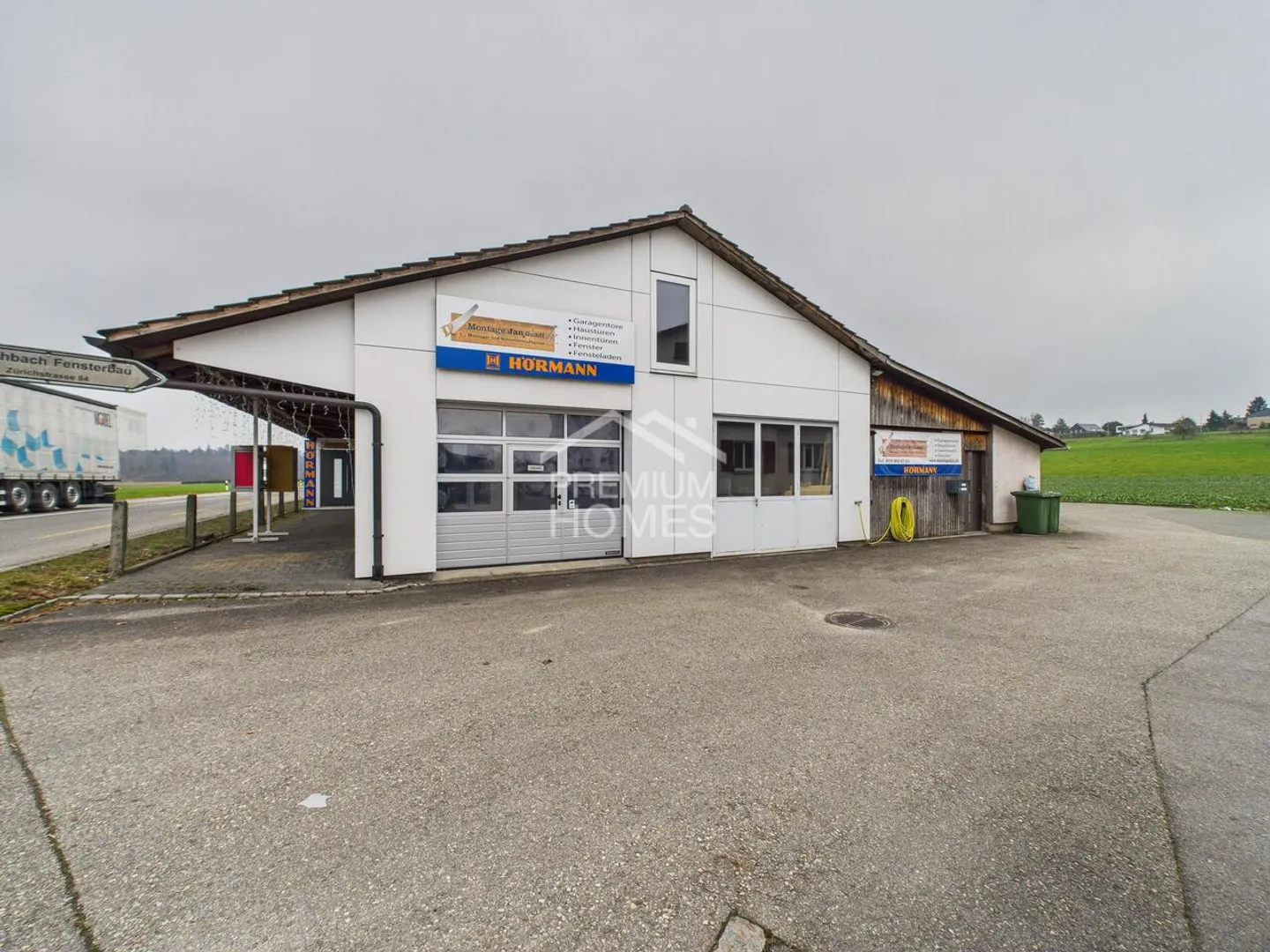 Emplacement idéal pour les entreprises artisanales et les PME - Photo 1 sur 9