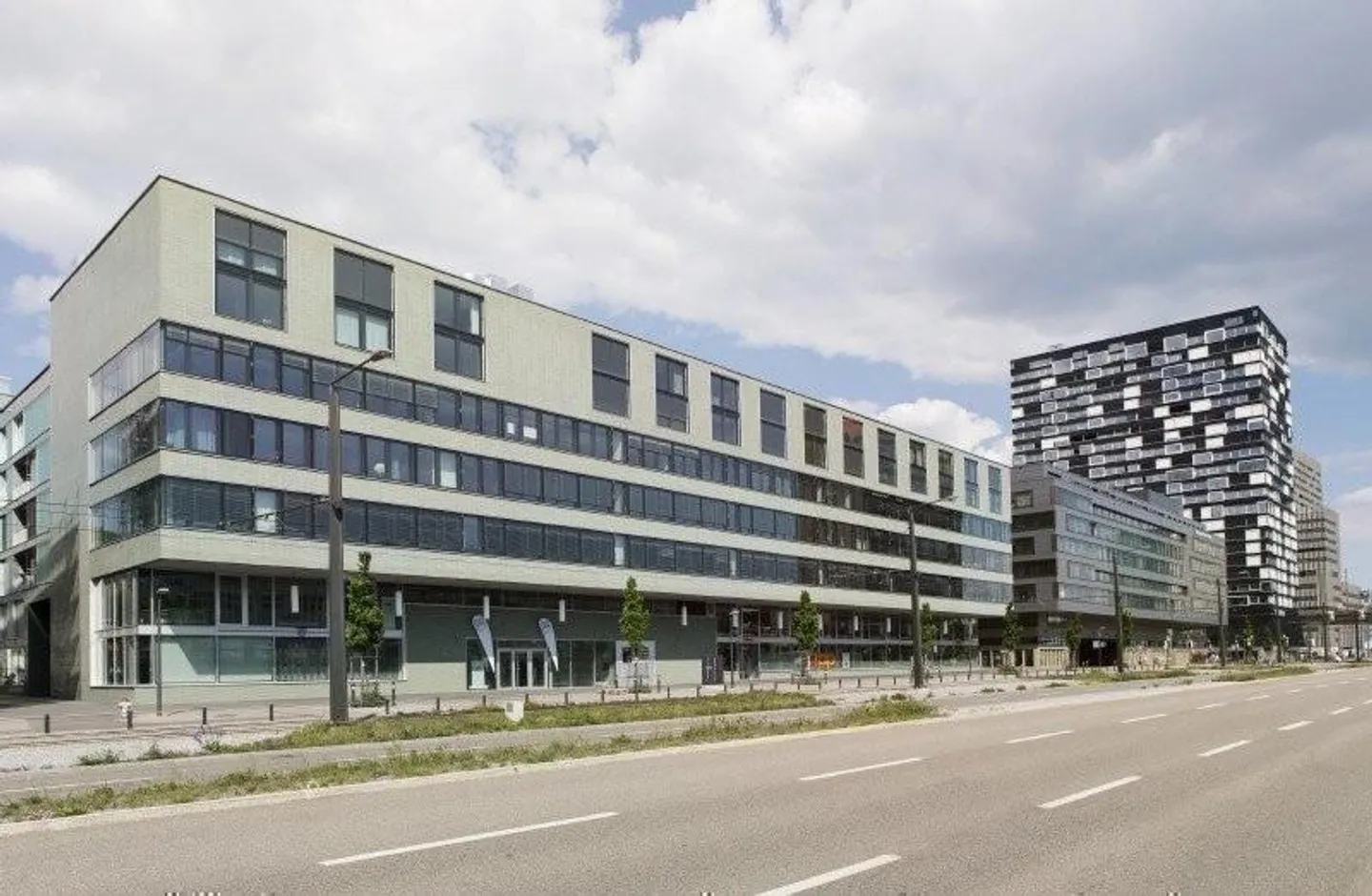 Vie extraordinaire à Zurich - avec piscine sur le toit - Photo 1 sur 7