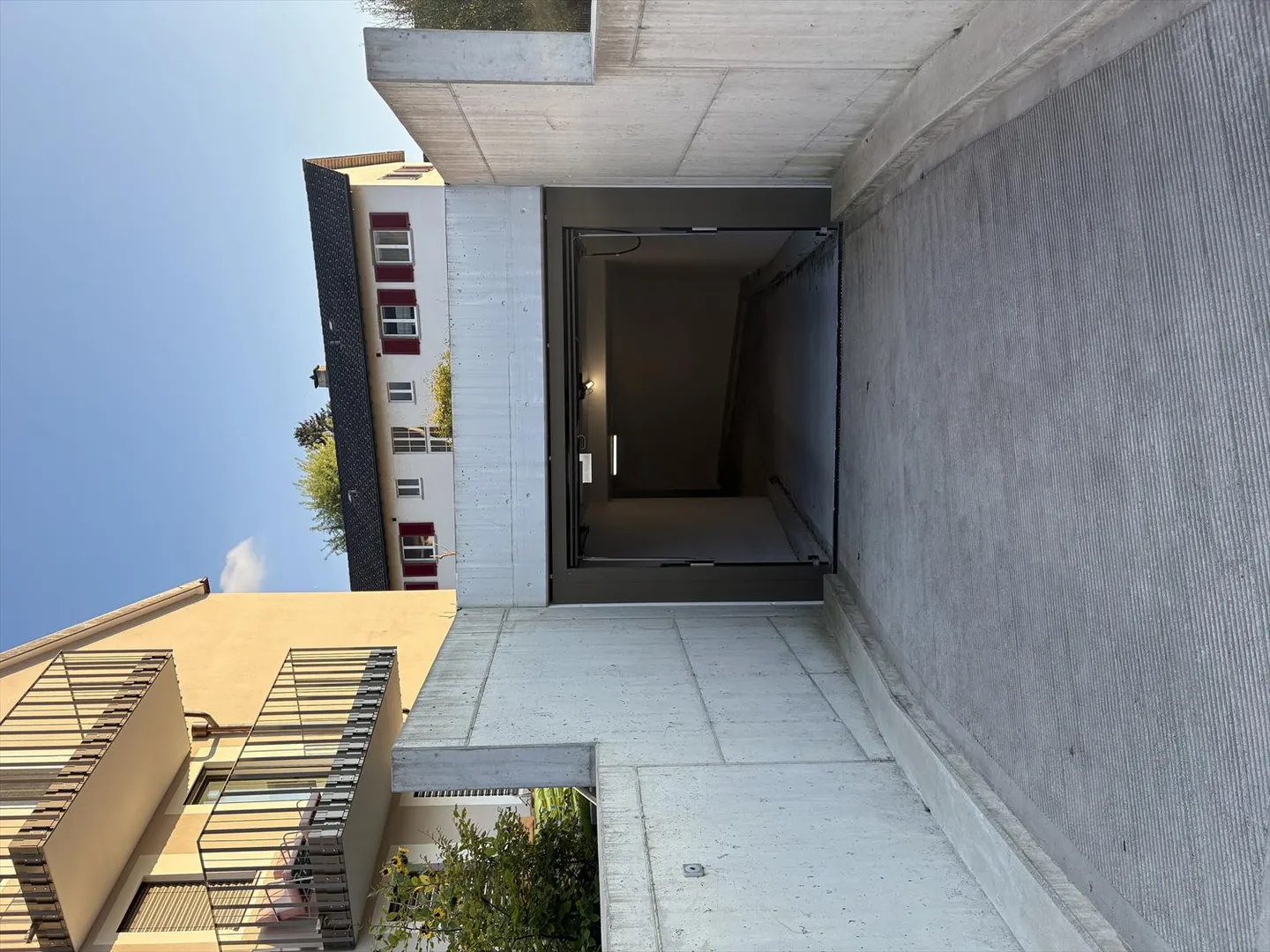 Posto auto gratuito in un ampio garage sotterraneo - Foto 3 di 4