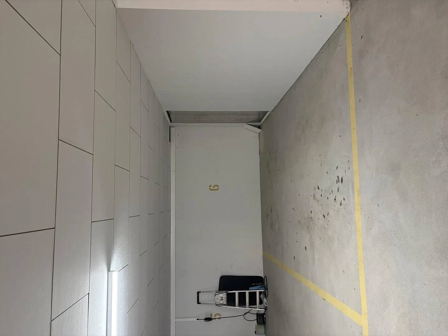 Posto auto gratuito in un ampio garage sotterraneo - Foto 4 di 4