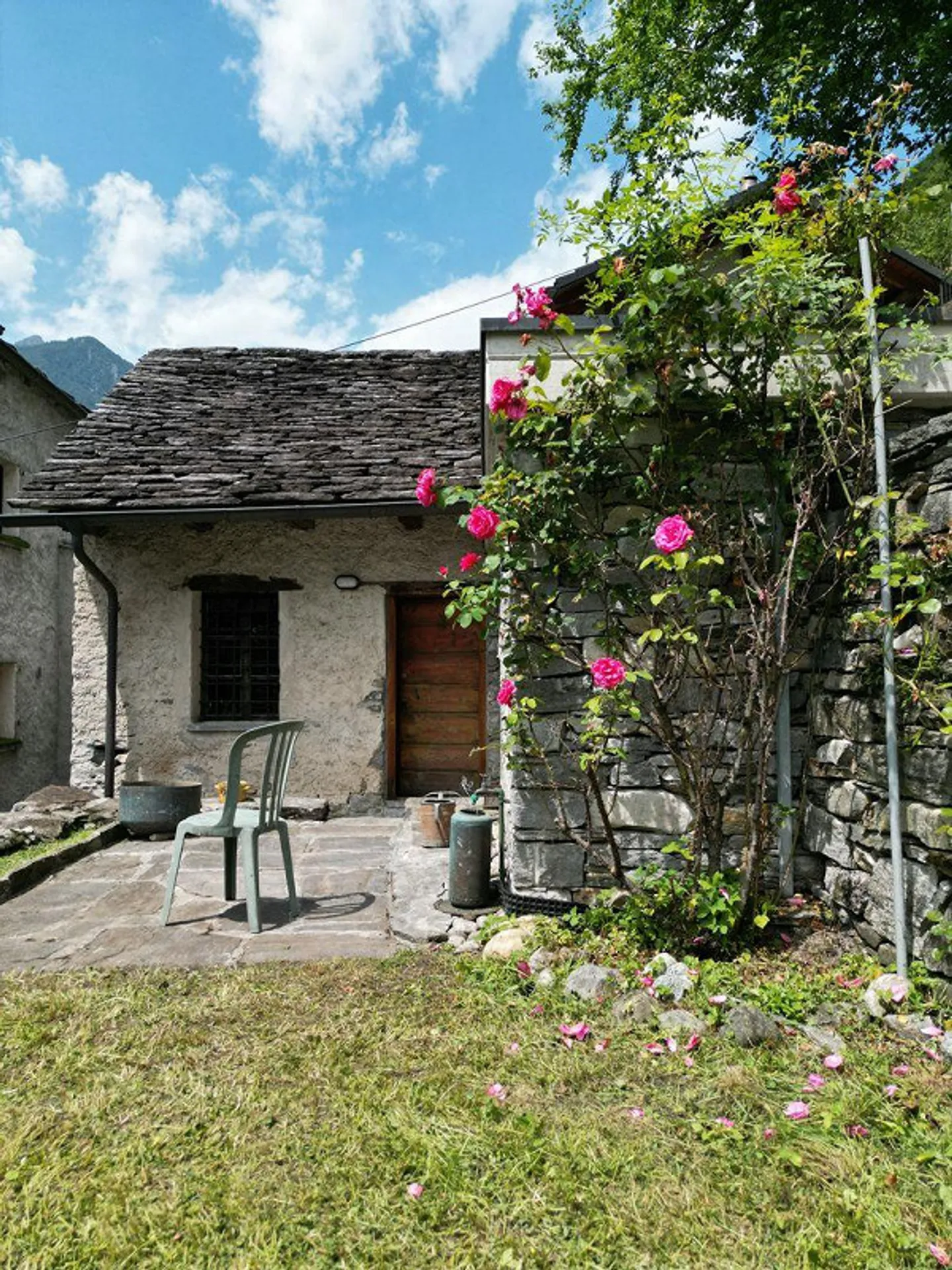 Rustique de 2,5 pièces, dans le village, avec jardin et terrasse | Rustique... - Photo 1 sur 10