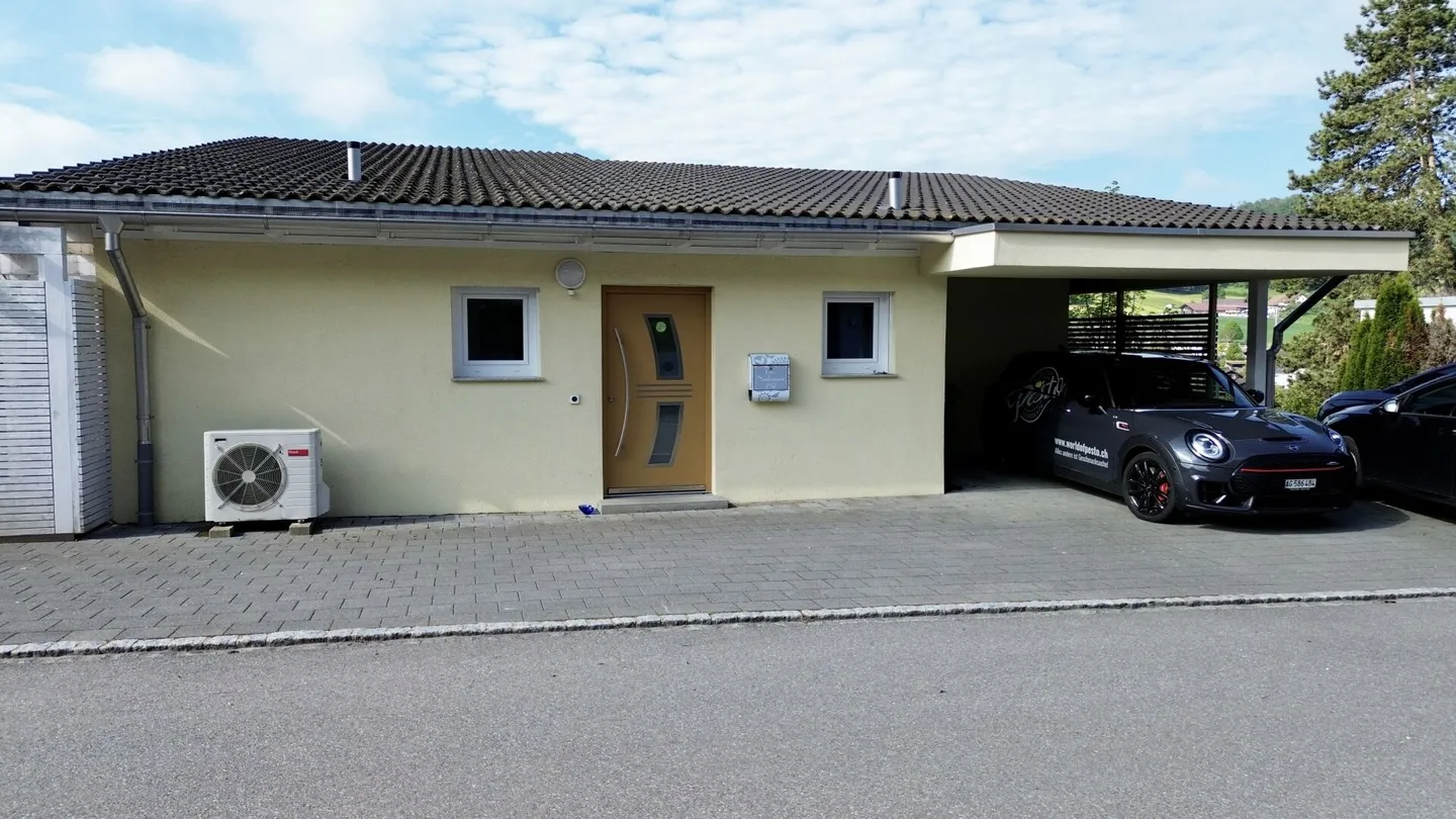 Vivere esclusivo in una posizione collinare soleggiata con vista panoramica - Foto 2 di 15