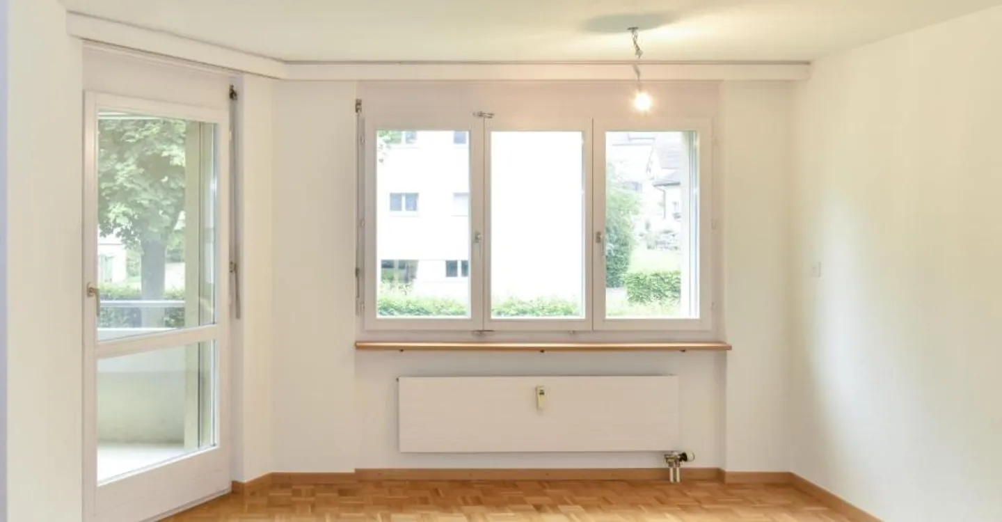 Ampio appartamento con bel balcone - Foto 3 di 7
