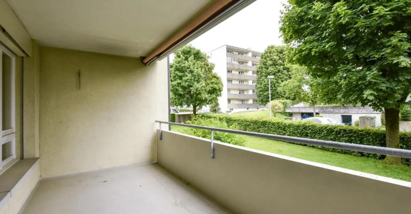 Ampio appartamento con bel balcone - Foto 5 di 7