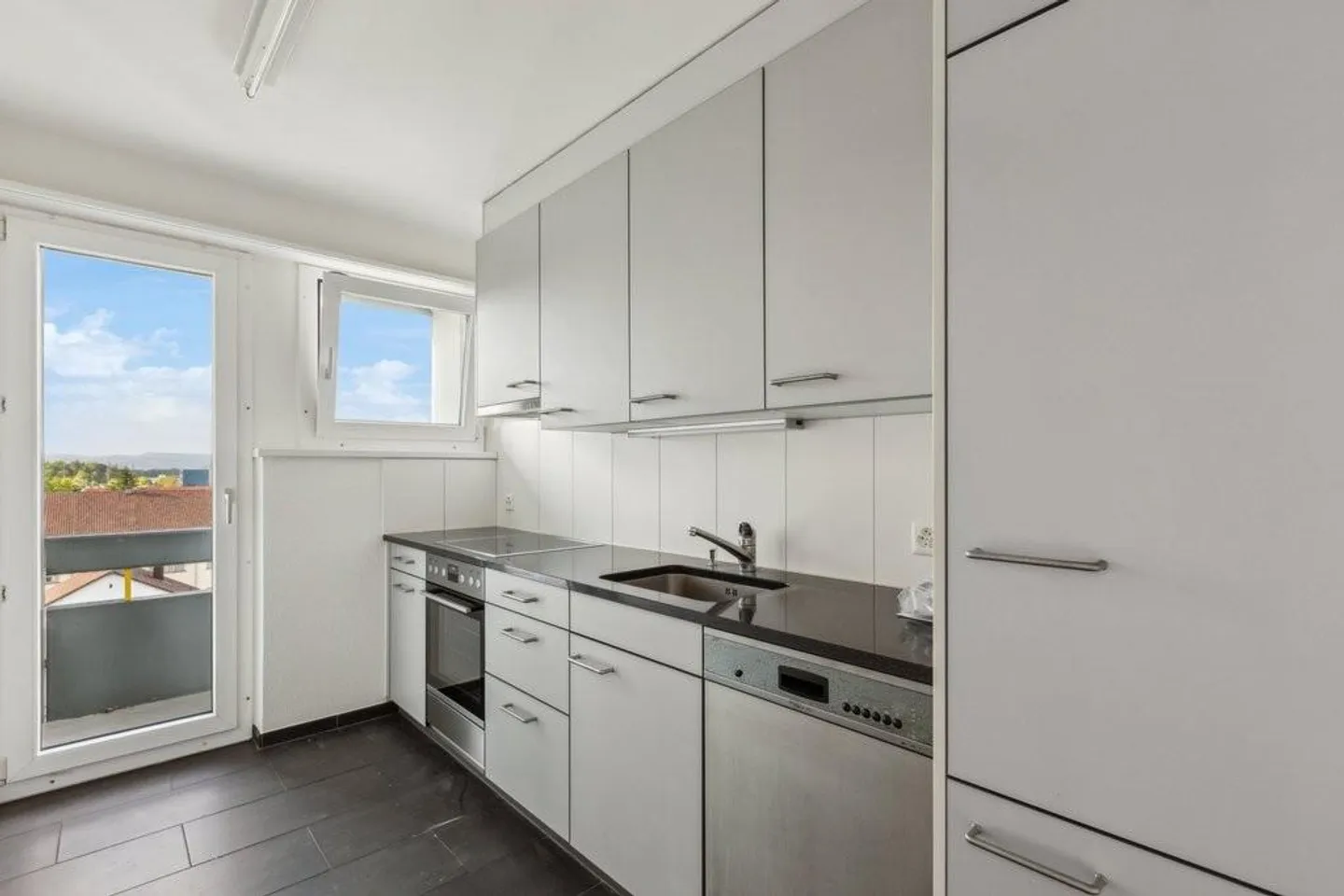 3-Zimmer-Wohnung mit Balkon und Aussicht - Top Lage in Lenzburg - Foto 2 von 10