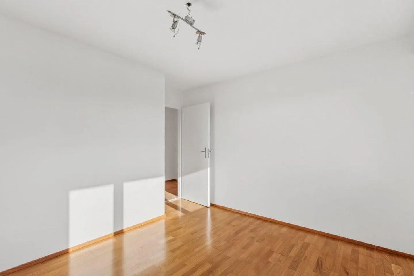 3-Zimmer-Wohnung mit Balkon und Aussicht - Top Lage in Lenzburg - Foto 8 von 10